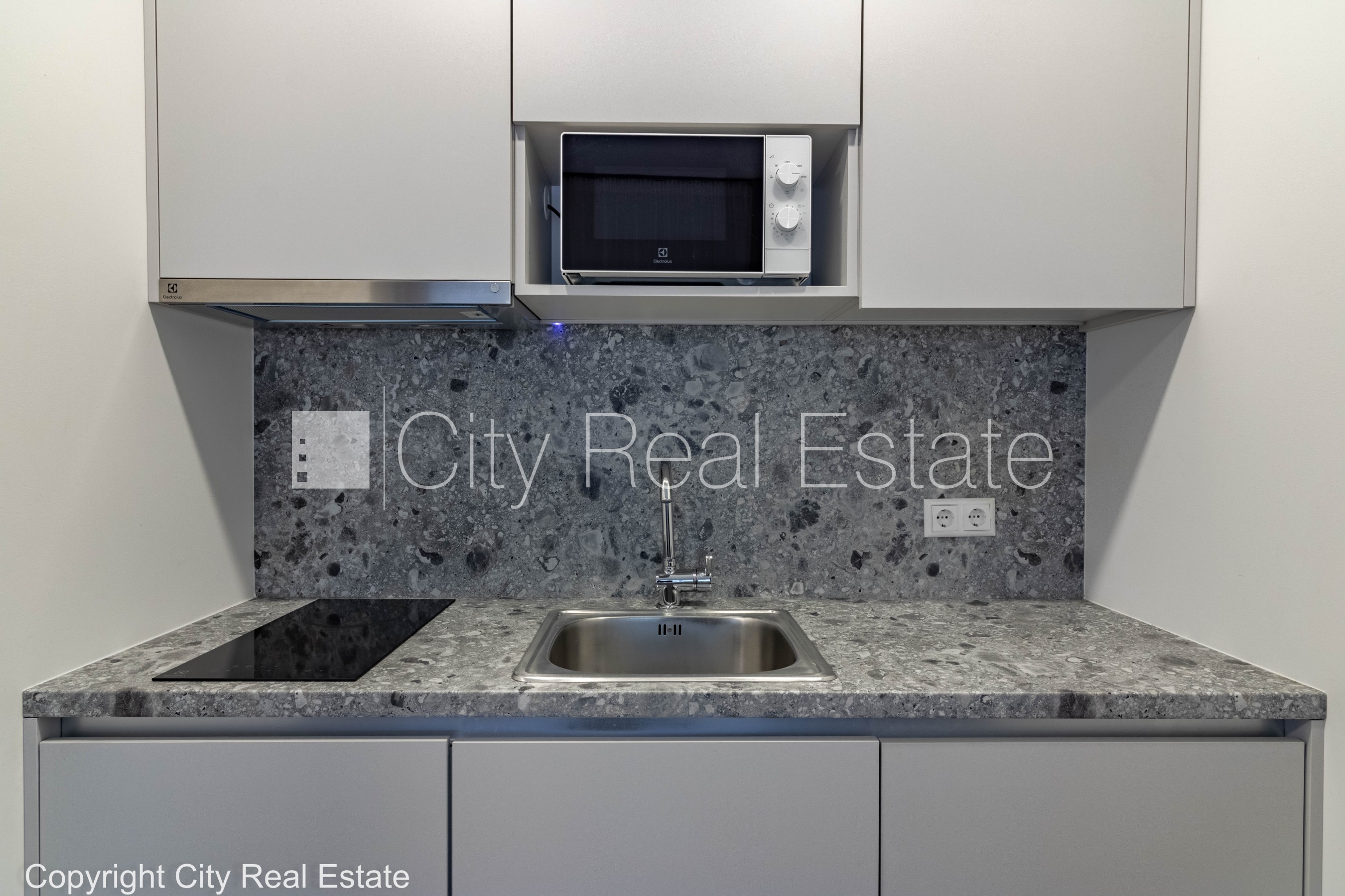 Sludinājumi. Pagalma māja, renovēta māja, slēgta teritorija, ir lifts, kāpņu telpa pēc kapitālā remonta, studio Cena: 450 EUR/mēn Foto #6