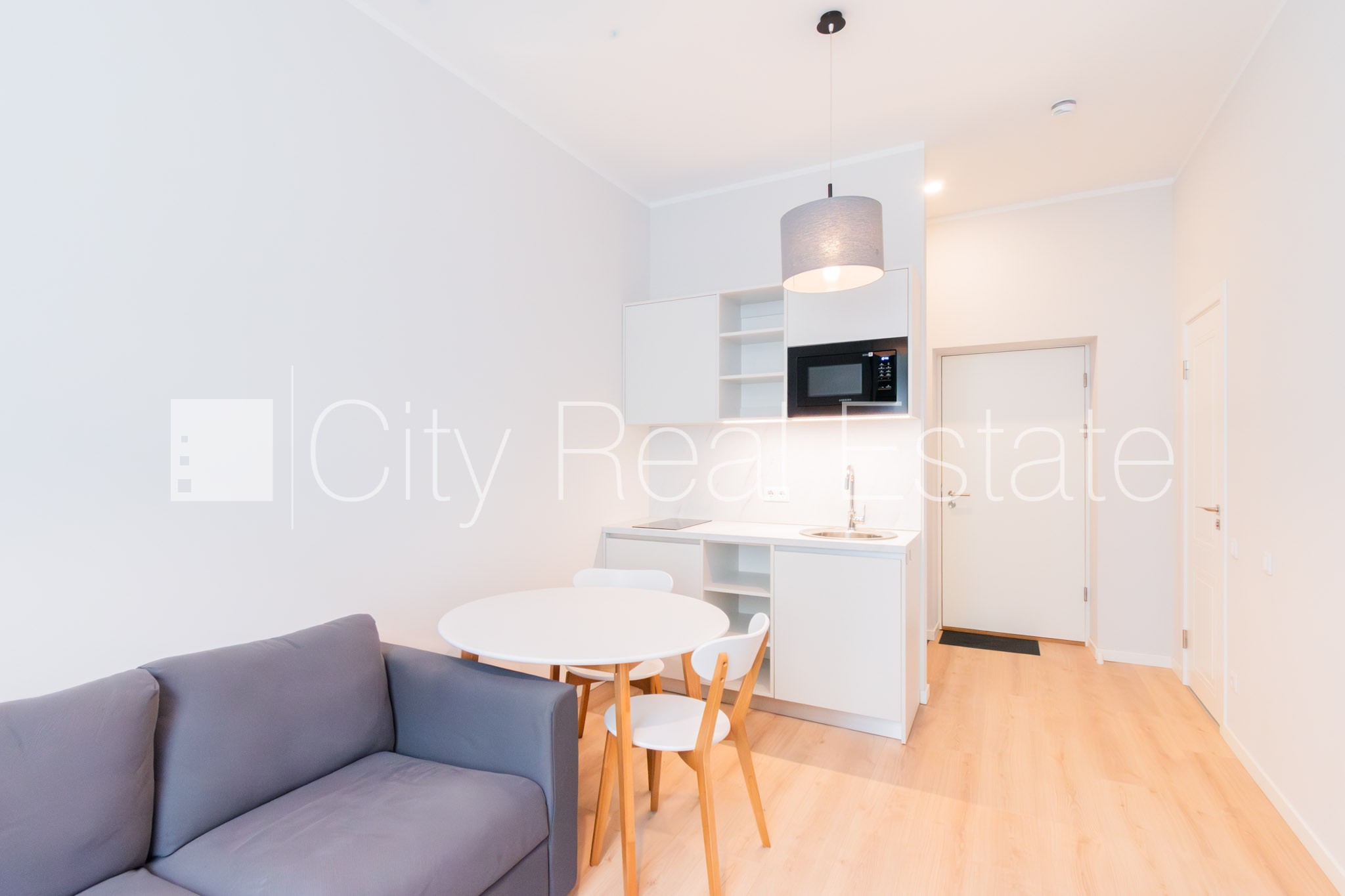 Sludinājumi. Fasādes māja, renovēta māja, iespēja nomāt autostāvvietu, ieeja no ielas, ir lifts, viena istaba Cena: 570 EUR/mēn Foto #5