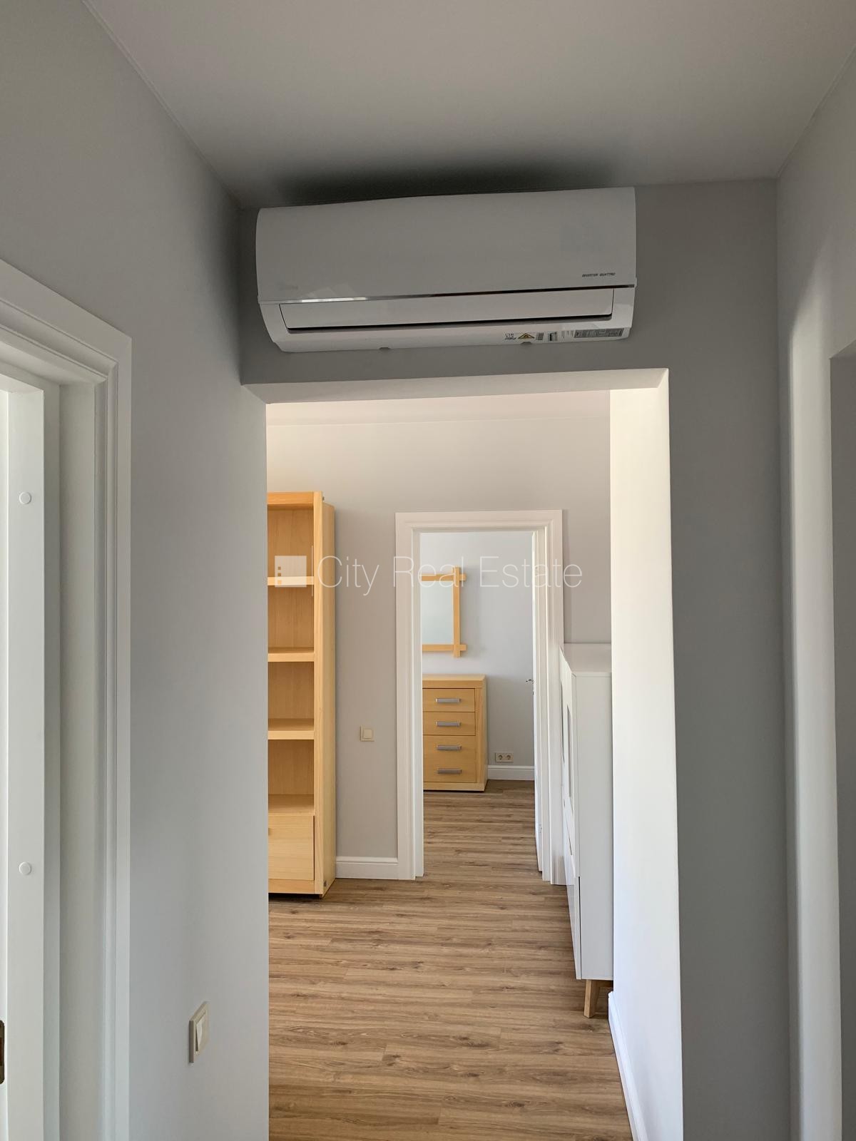 Sludinājumi. Pagalma ēka, labiekārtota apzaļumota teritorija, vieta automašīnai, istabas izolētas 2 gab., viena Cena: 750 EUR/mēn Foto #18