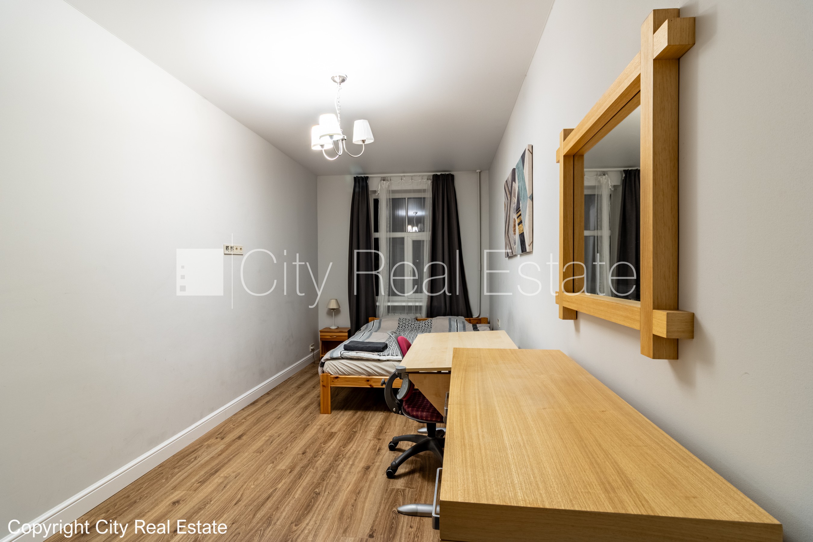 Sludinājumi. Pagalma ēka, labiekārtota apzaļumota teritorija, vieta automašīnai, istabas izolētas 2 gab., viena Cena: 750 EUR/mēn Foto #2