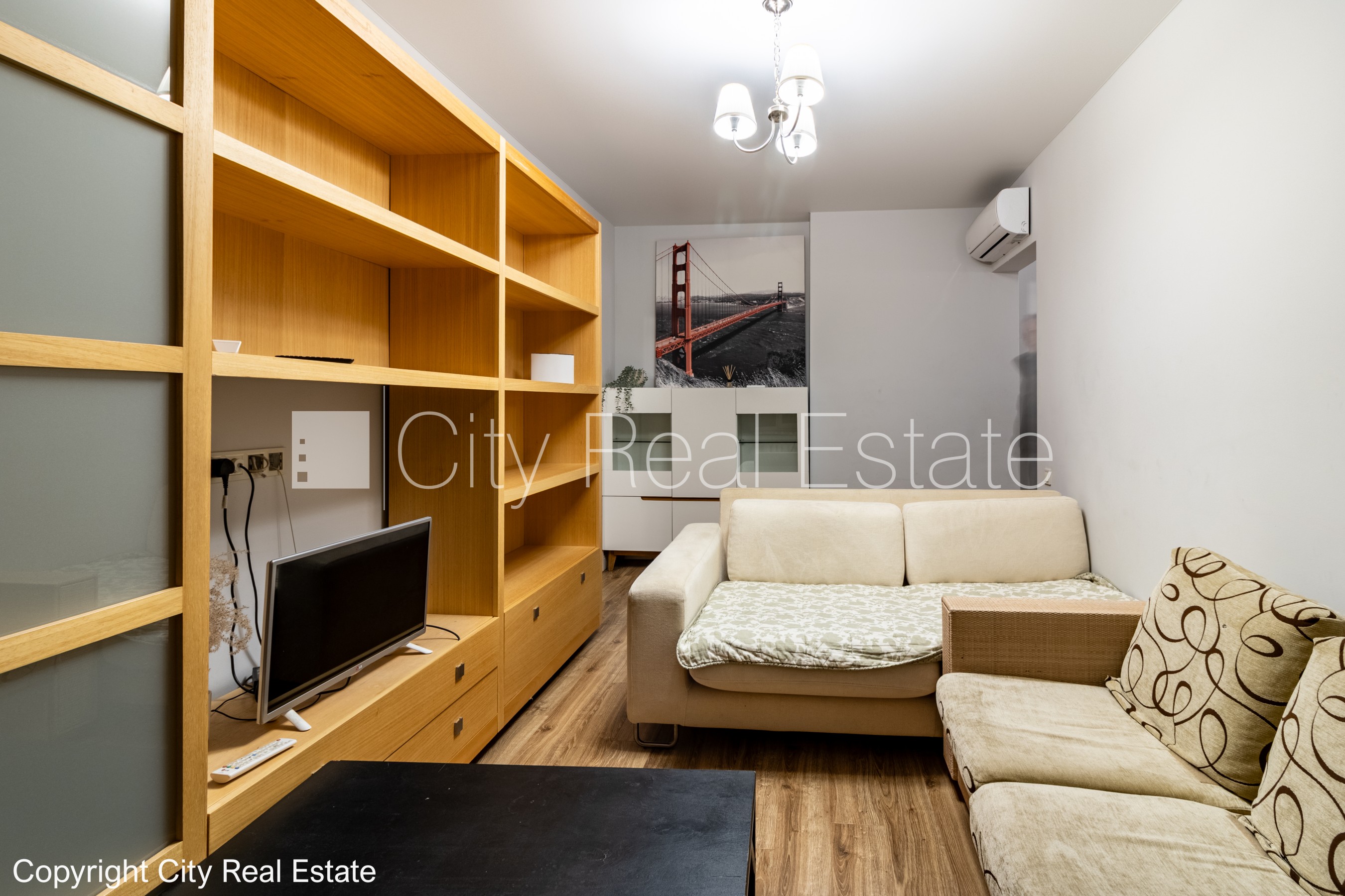 Sludinājumi. Pagalma ēka, labiekārtota apzaļumota teritorija, vieta automašīnai, istabas izolētas 2 gab., viena Cena: 750 EUR/mēn Foto #6