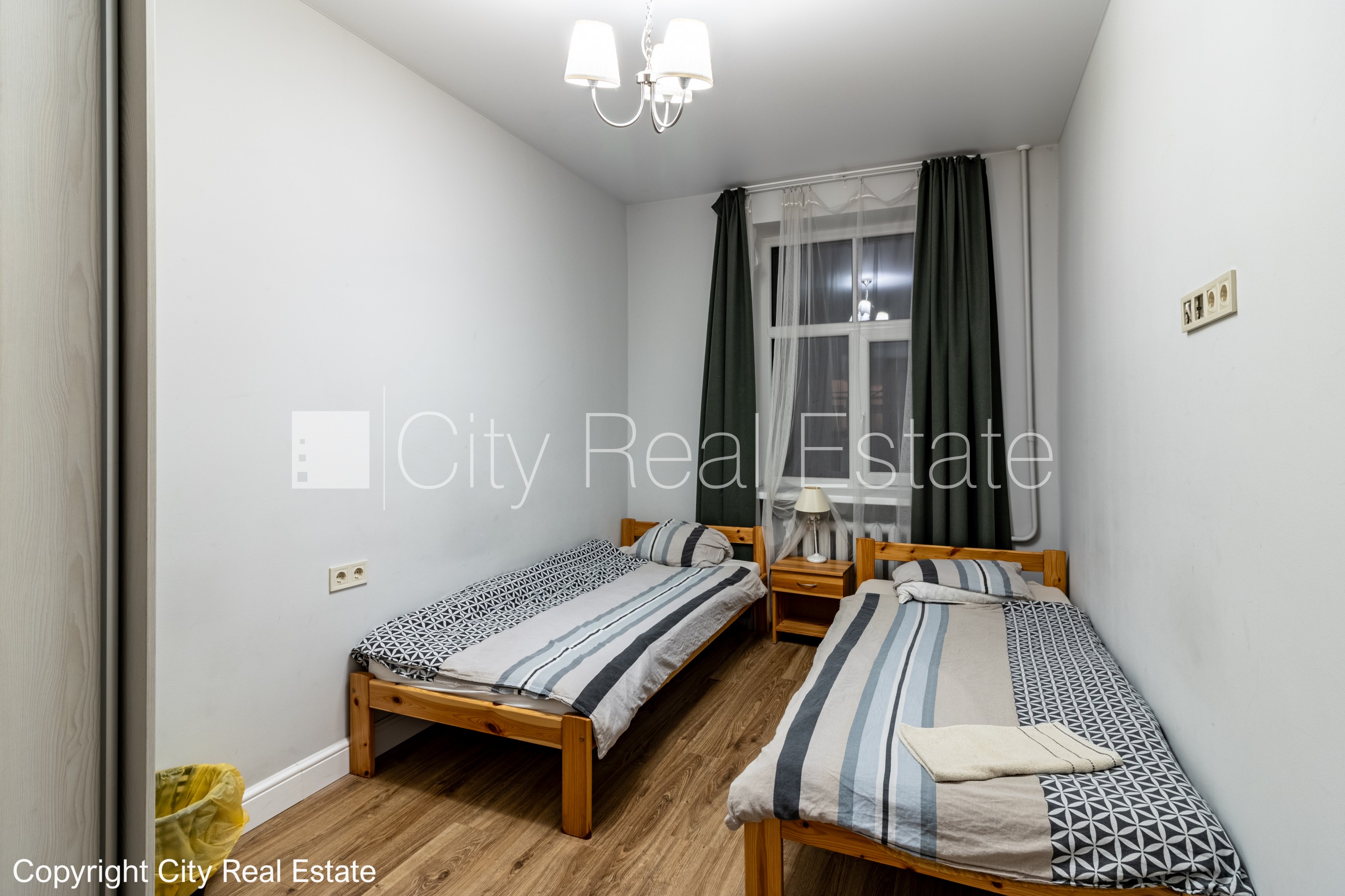 Sludinājumi. Pagalma ēka, labiekārtota apzaļumota teritorija, vieta automašīnai, istabas izolētas 2 gab., viena Cena: 750 EUR/mēn Foto #7