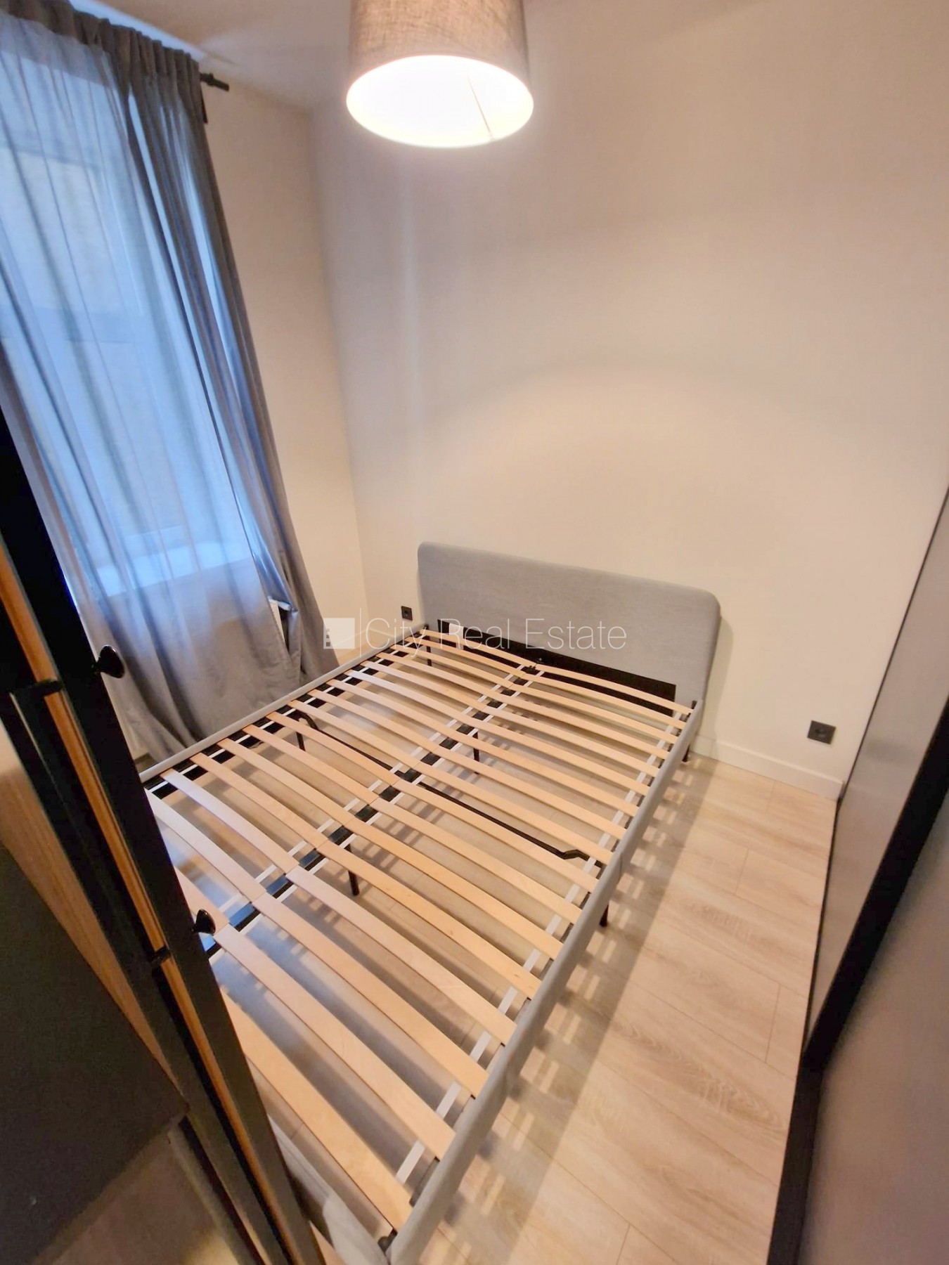 Объявление. Фасадный дом, реновированный дом, закрытый двор, вход с улицы, лифт, лестничная клетка после Цена: 490 EUR/мес. Foto #17