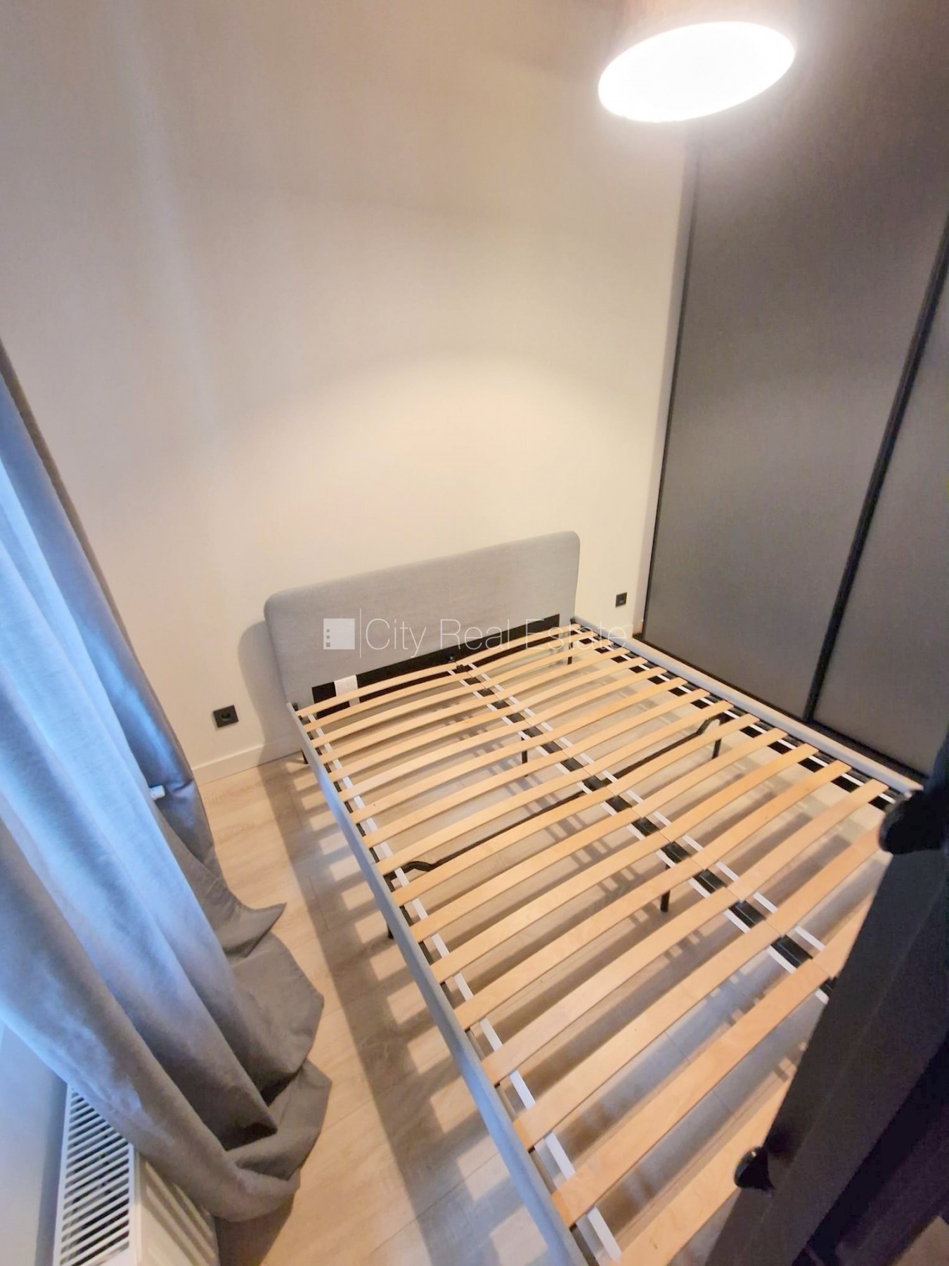 Объявление. Фасадный дом, реновированный дом, закрытый двор, вход с улицы, лифт, лестничная клетка после Цена: 490 EUR/мес. Foto #16