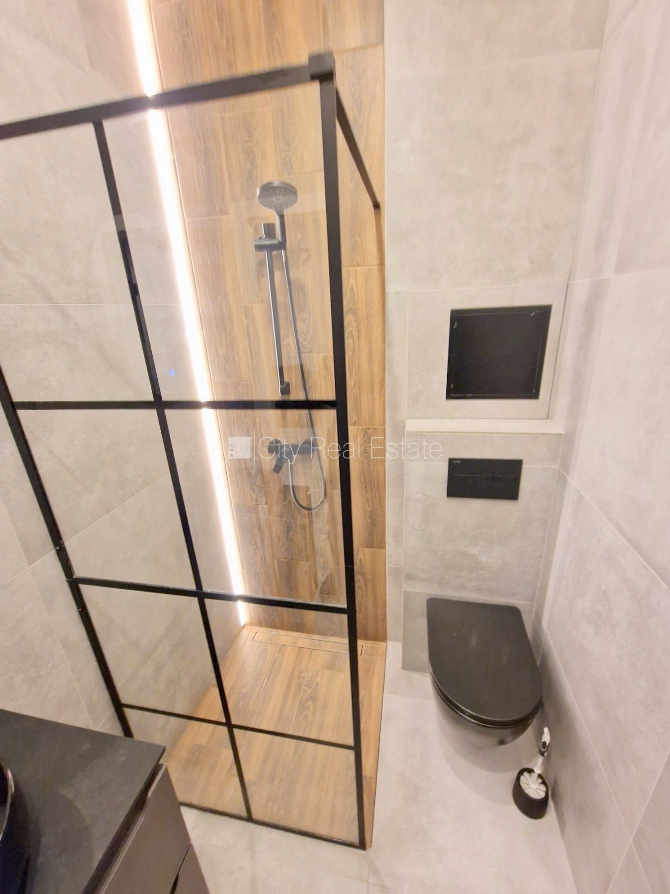 Объявление. Фасадный дом, реновированный дом, закрытый двор, вход с улицы, лифт, лестничная клетка после Цена: 490 EUR/мес. Foto #22