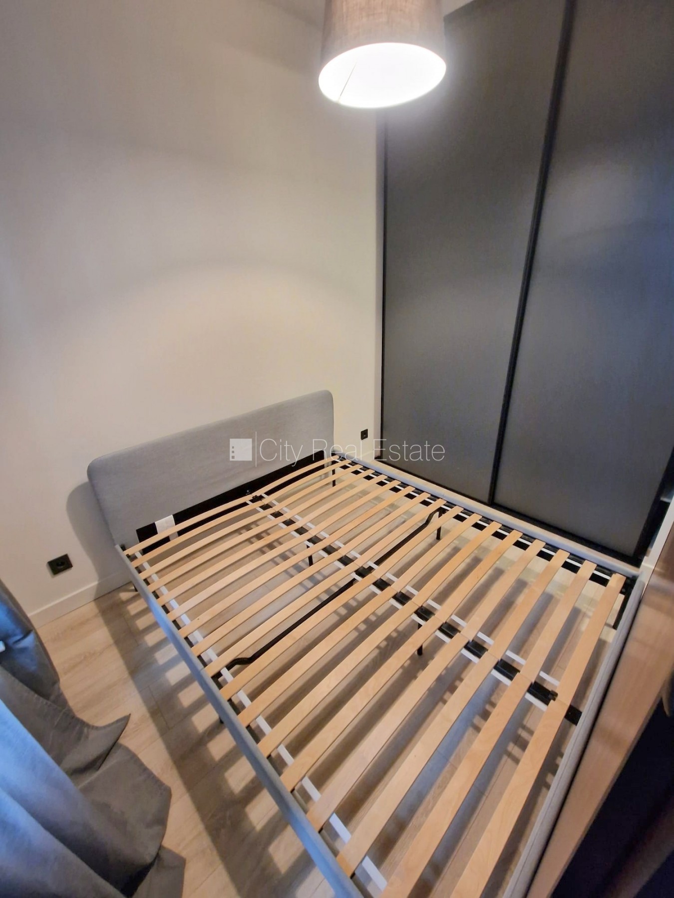 Объявление. Фасадный дом, реновированный дом, закрытый двор, вход с улицы, лифт, лестничная клетка после Цена: 490 EUR/мес. Foto #15