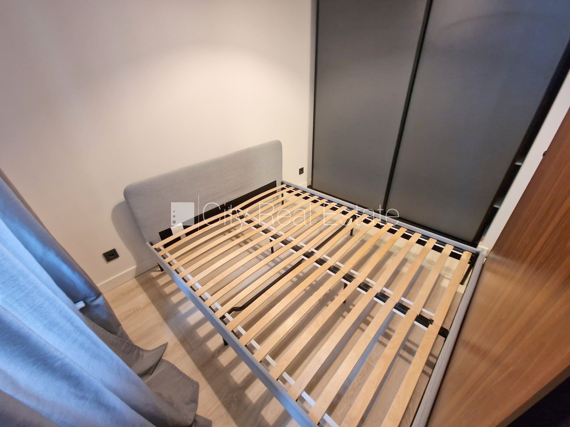 Объявление. Фасадный дом, реновированный дом, закрытый двор, вход с улицы, лифт, лестничная клетка после Цена: 490 EUR/мес. Foto #19