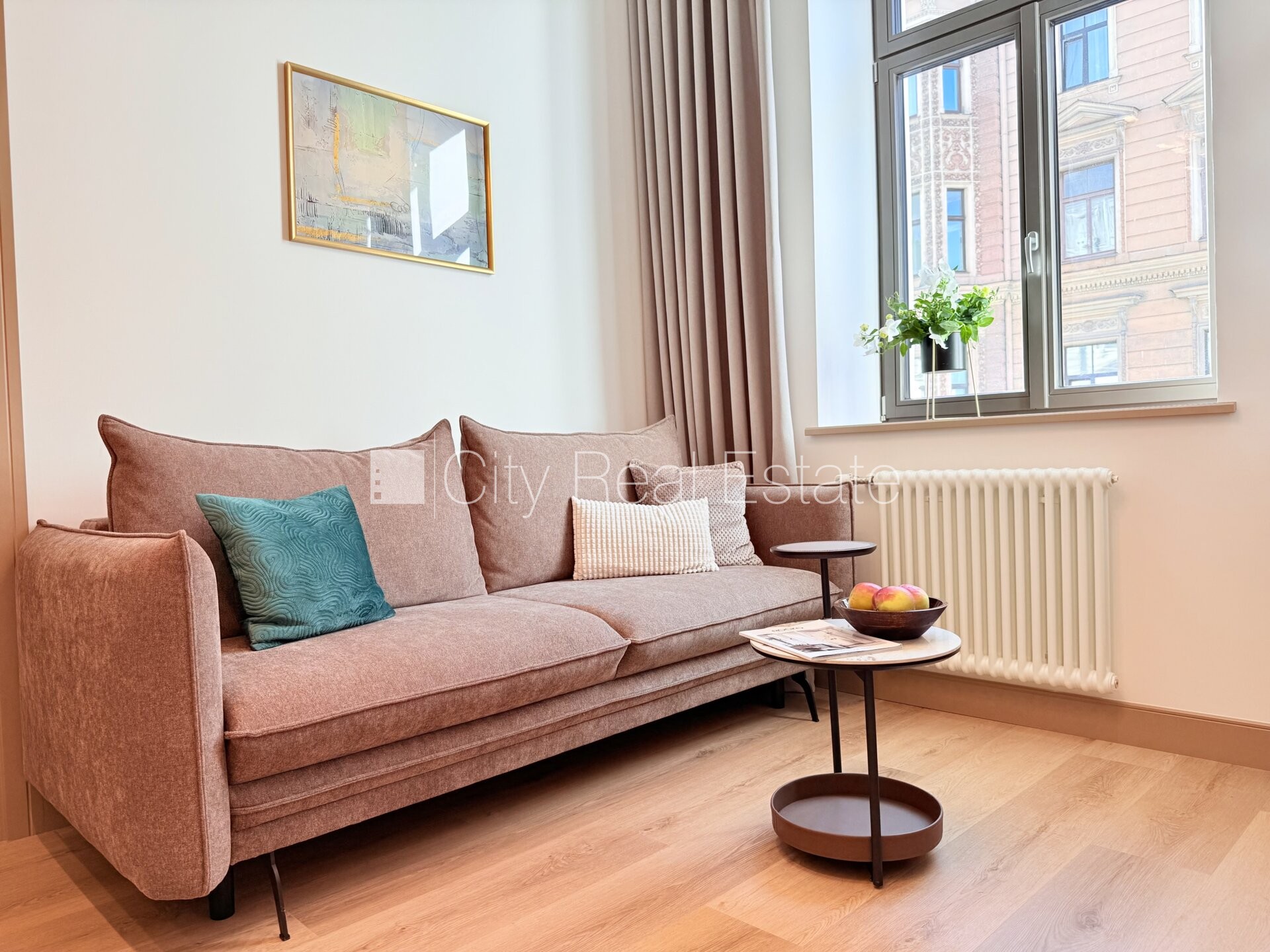 Sludinājumi. Renovēta māja, kāpņu telpa pēc kapitālā remonta, logi vērsti uz ielas pusi, guļamistabu skaits 1 Cena: 142000 EUR Foto #3