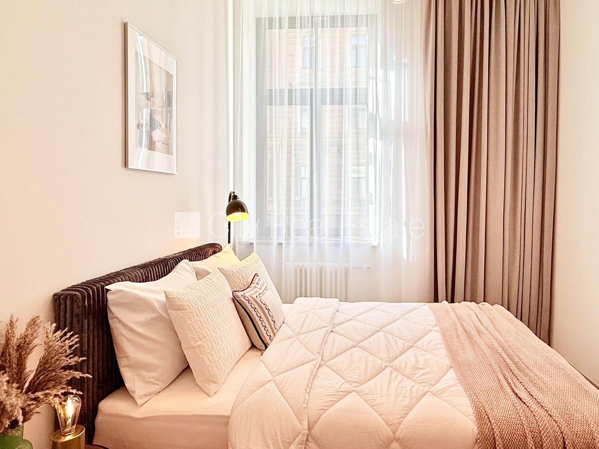 Sludinājumi. Renovēta māja, kāpņu telpa pēc kapitālā remonta, logi vērsti uz ielas pusi, guļamistabu skaits 1 Cena: 142000 EUR Foto #5