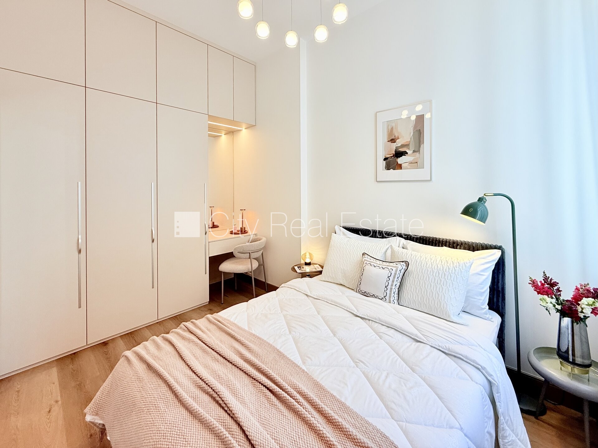 Sludinājumi. Renovēta māja, kāpņu telpa pēc kapitālā remonta, logi vērsti uz ielas pusi, guļamistabu skaits 1 Cena: 142000 EUR Foto #6