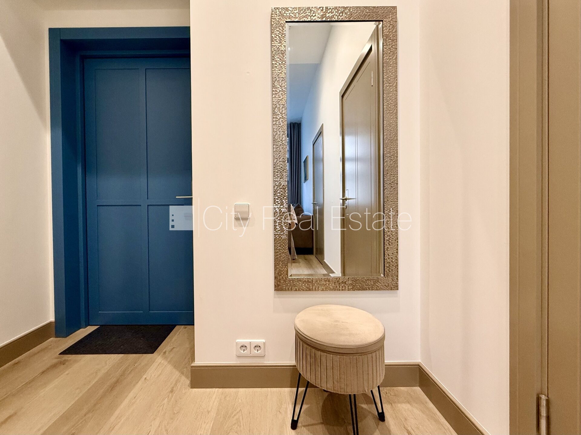 Sludinājumi. Renovēta māja, kāpņu telpa pēc kapitālā remonta, logi vērsti uz ielas pusi, guļamistabu skaits 1 Cena: 142000 EUR Foto #8