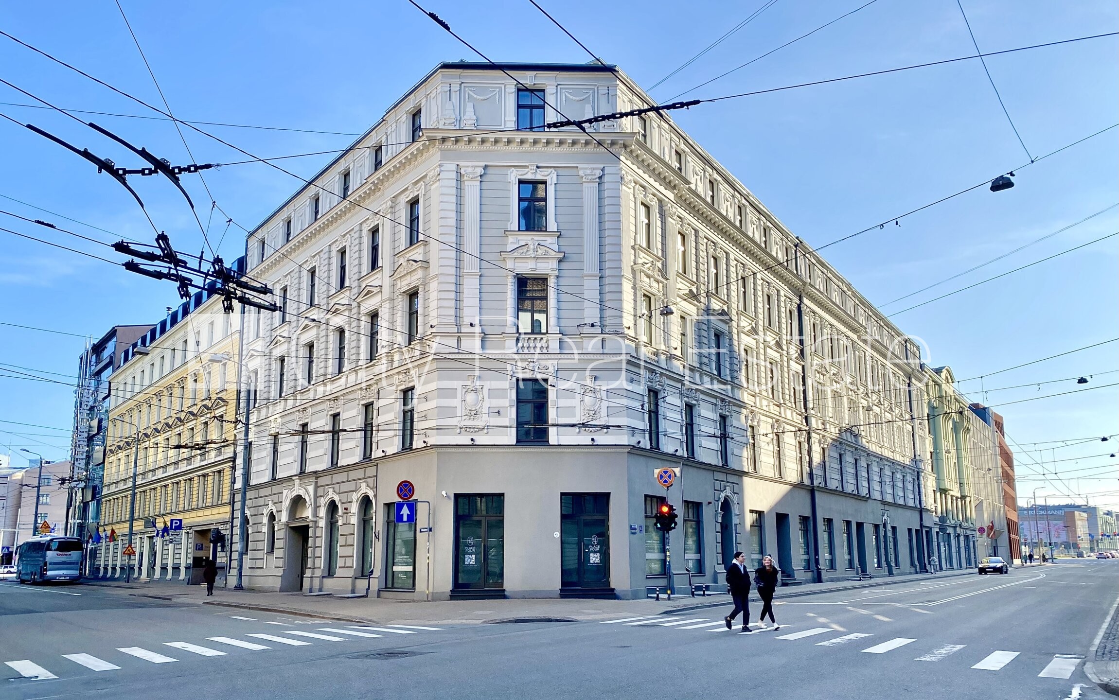 Sludinājumi. Renovēta māja, kāpņu telpa pēc kapitālā remonta, logi vērsti uz ielas pusi, guļamistabu skaits 1 Cena: 142000 EUR Foto #12