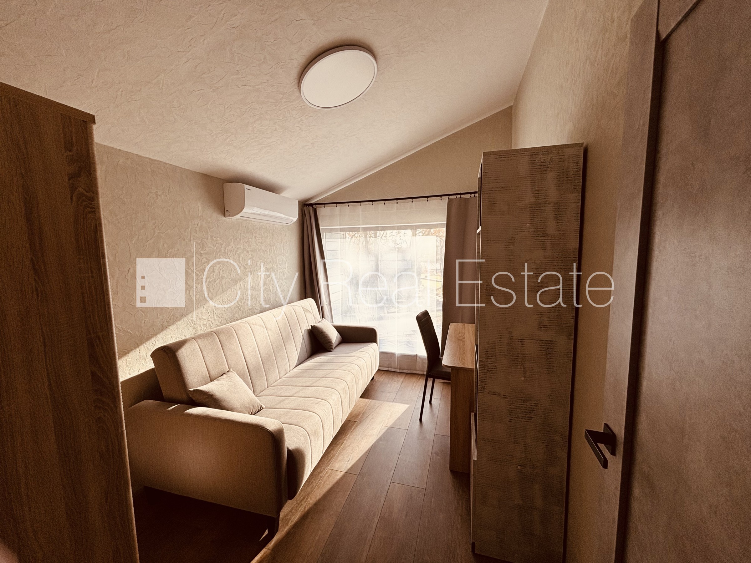 Sludinājumi. Privātmāja, labiekārtota apzaļumota teritorija, slēgta teritorija, bezmaksas stāvvieta pagalmā, Cena: 1500 EUR/mēn Foto #14