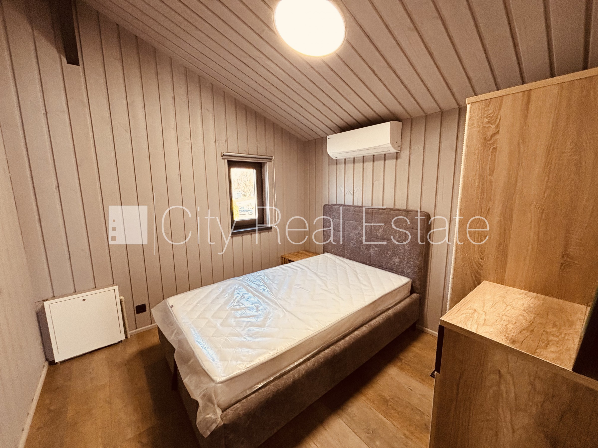 Sludinājumi. Privātmāja, labiekārtota apzaļumota teritorija, slēgta teritorija, bezmaksas stāvvieta pagalmā, Cena: 1500 EUR/mēn Foto #9