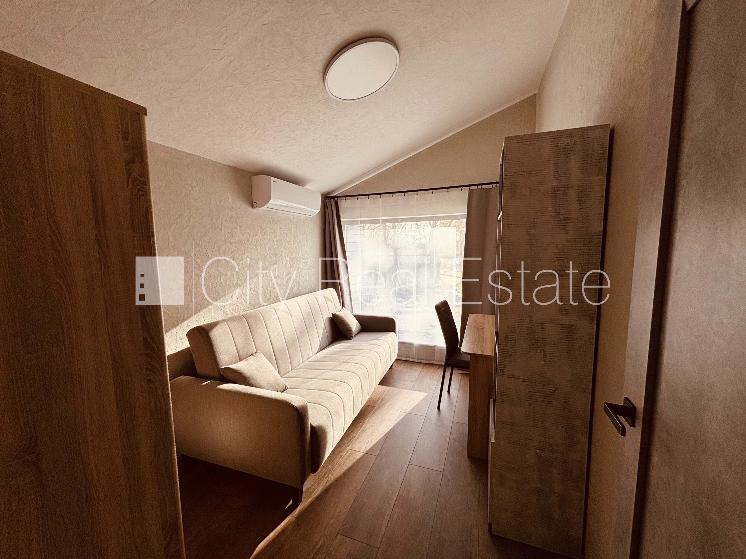 Sludinājumi. Privātmāja, labiekārtota apzaļumota teritorija, slēgta teritorija, bezmaksas stāvvieta pagalmā, Cena: 1500 EUR/mēn Foto #8