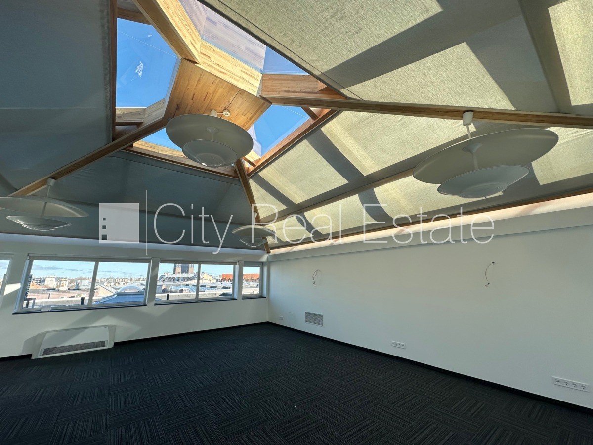 Sludinājumi. Labiekārtots apzaļumots pagalms, pazemes autostāvvieta, apsargāta teritorija, ieeja no ielas, ir Cena: 4930 EUR/mēn Foto #3