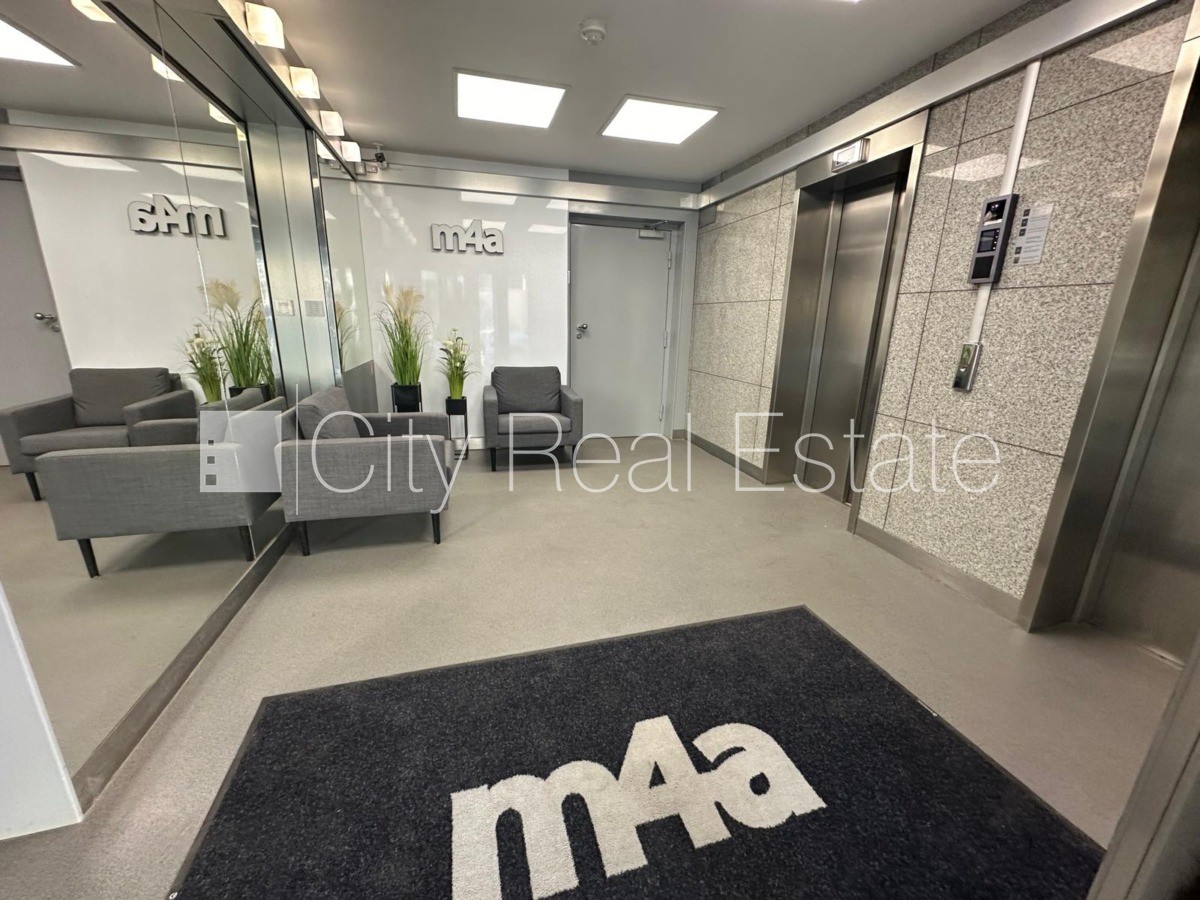 Sludinājumi. Labiekārtots apzaļumots pagalms, pazemes autostāvvieta, apsargāta teritorija, ieeja no ielas, ir Cena: 4930 EUR/mēn Foto #18