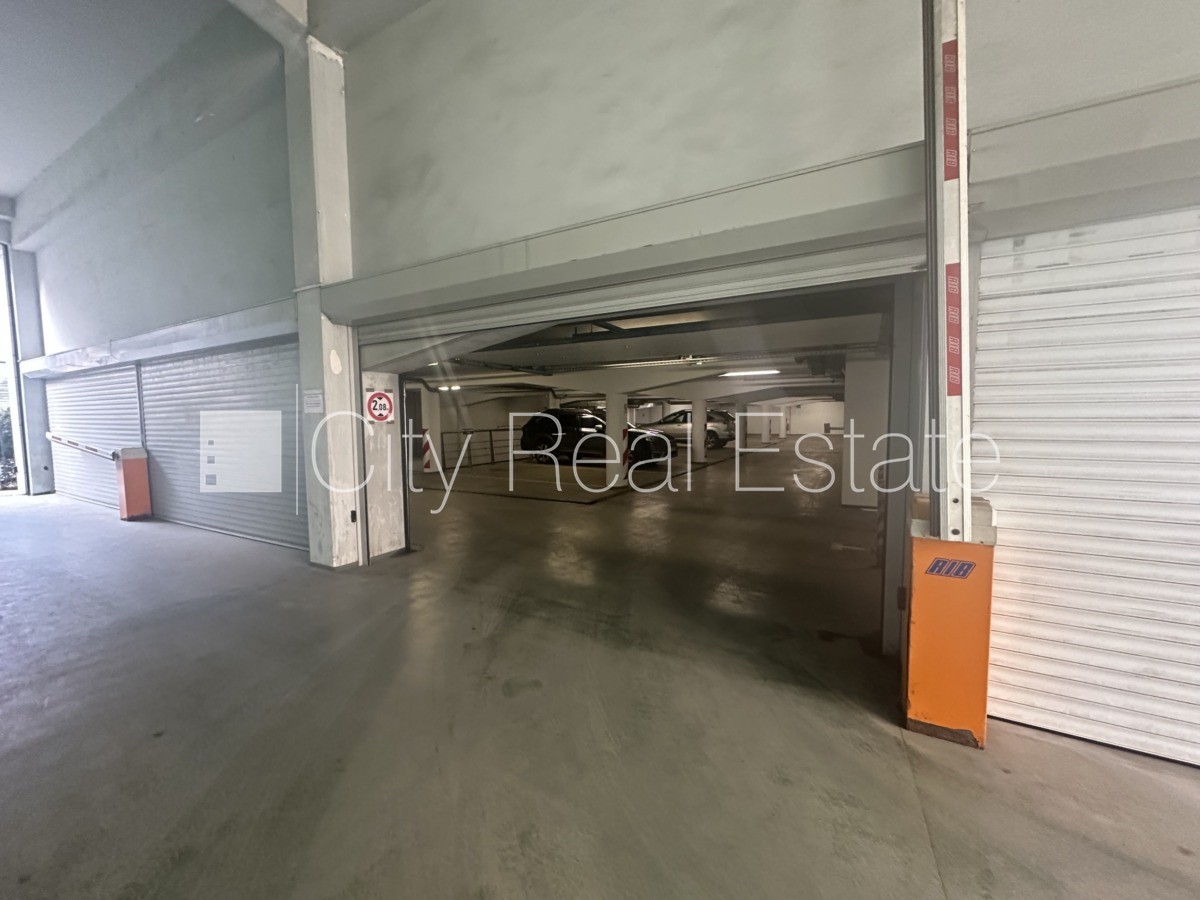 Sludinājumi. Labiekārtots apzaļumots pagalms, pazemes autostāvvieta, apsargāta teritorija, ieeja no ielas, ir Cena: 4930 EUR/mēn Foto #20