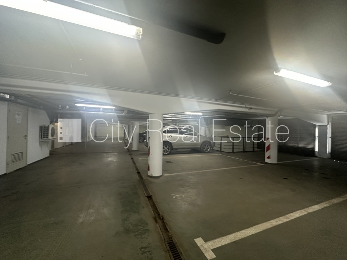 Sludinājumi. Labiekārtots apzaļumots pagalms, pazemes autostāvvieta, apsargāta teritorija, ieeja no ielas, ir Cena: 4930 EUR/mēn Foto #22