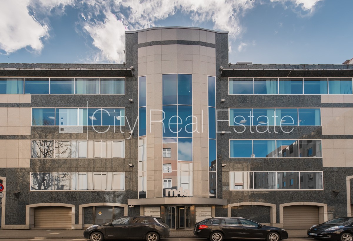 Sludinājumi. Labiekārtots apzaļumots pagalms, pazemes autostāvvieta, apsargāta teritorija, ieeja no ielas, ir Cena: 4930 EUR/mēn Foto #25