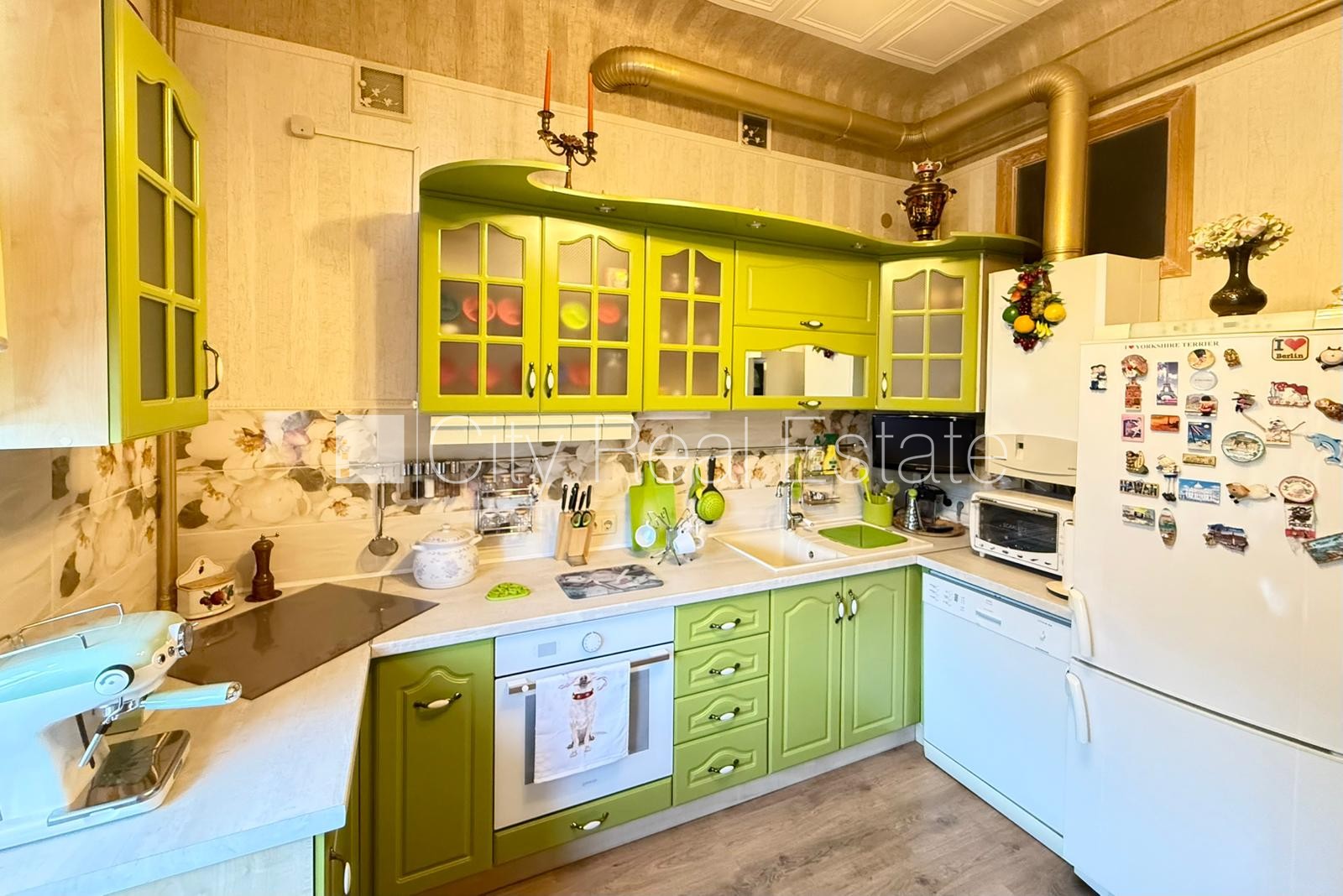 Sludinājumi. Fasādes māja, labiekārtota apzaļumota teritorija, slēgts pagalms, slēgta teritorija, vieta Cena: 415 EUR/mēn Foto #3