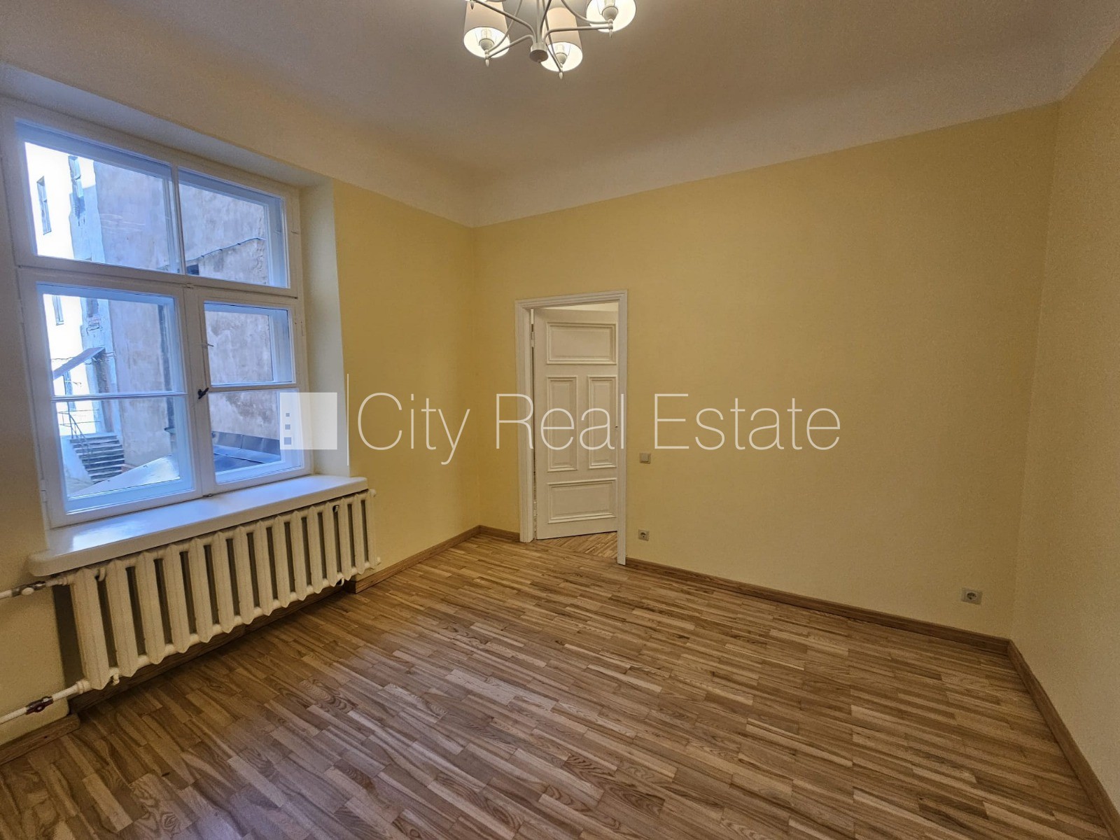 Sludinājumi. Fasādes māja, restaurēta māja, labiekārtota apzaļumota teritorija, istabas izolētas 4 gab., Cena: 800 EUR/mēn Foto #4