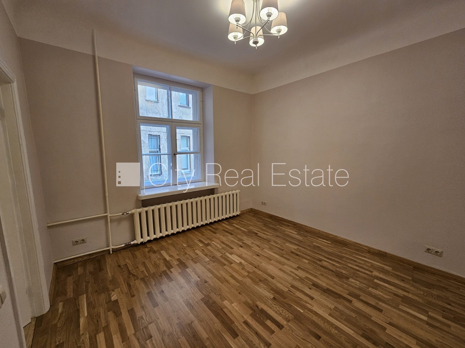 Sludinājumi. Fasādes māja, restaurēta māja, labiekārtota apzaļumota teritorija, istabas izolētas 4 gab., Cena: 800 EUR/mēn Foto #2