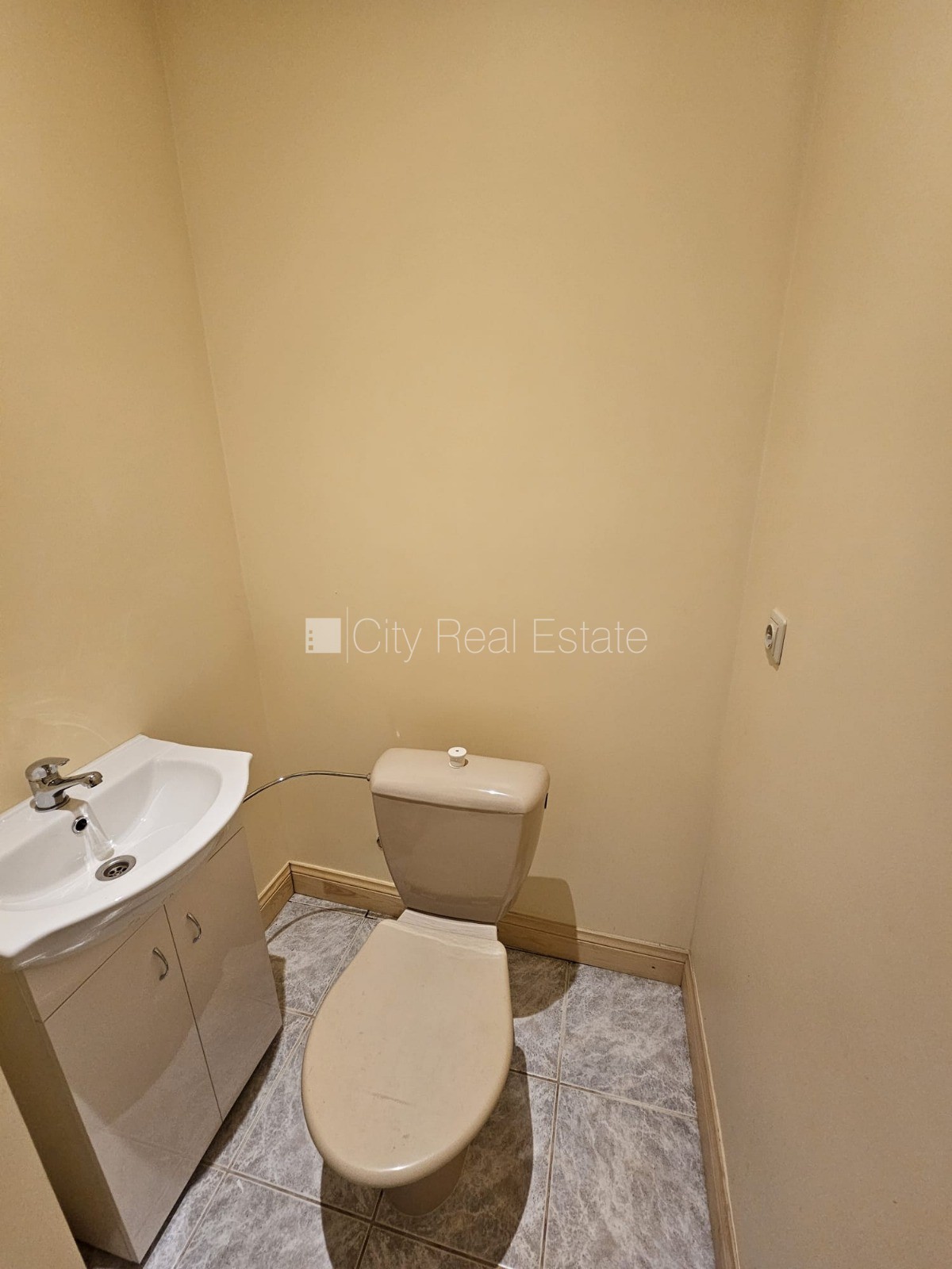 Sludinājumi. Fasādes māja, restaurēta māja, labiekārtota apzaļumota teritorija, istabas izolētas 4 gab., Cena: 800 EUR/mēn Foto #13