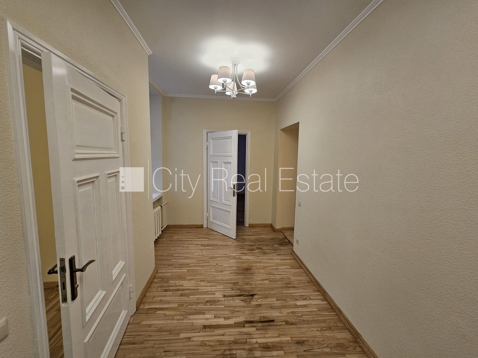 Sludinājumi. Fasādes māja, restaurēta māja, labiekārtota apzaļumota teritorija, istabas izolētas 4 gab., Cena: 800 EUR/mēn Foto #14