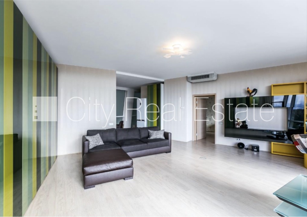 Sludinājumi. Projekts - Centra Nams, labiekārtots apzaļumots pagalms, slēgts pagalms, vieta automašīnai, pazemes Cena: 1500 EUR/mēn Foto #4