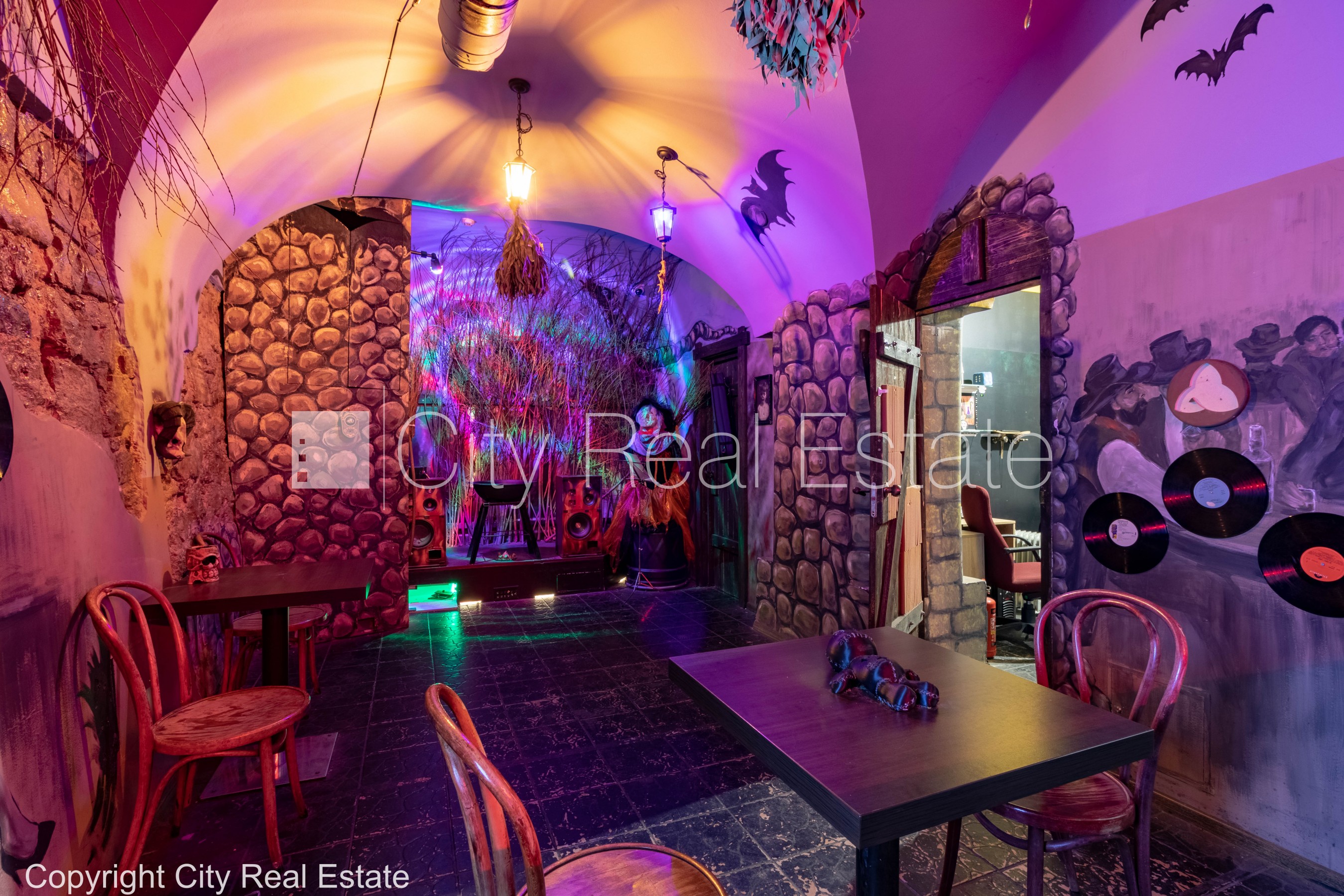 Sludinājumi. Restaurēta māja, bruģēts piebraucamais ceļš, ieeja no ielas, istabas izolētas 4 gab., centrālā Cena: 500 EUR/mēn Foto #2
