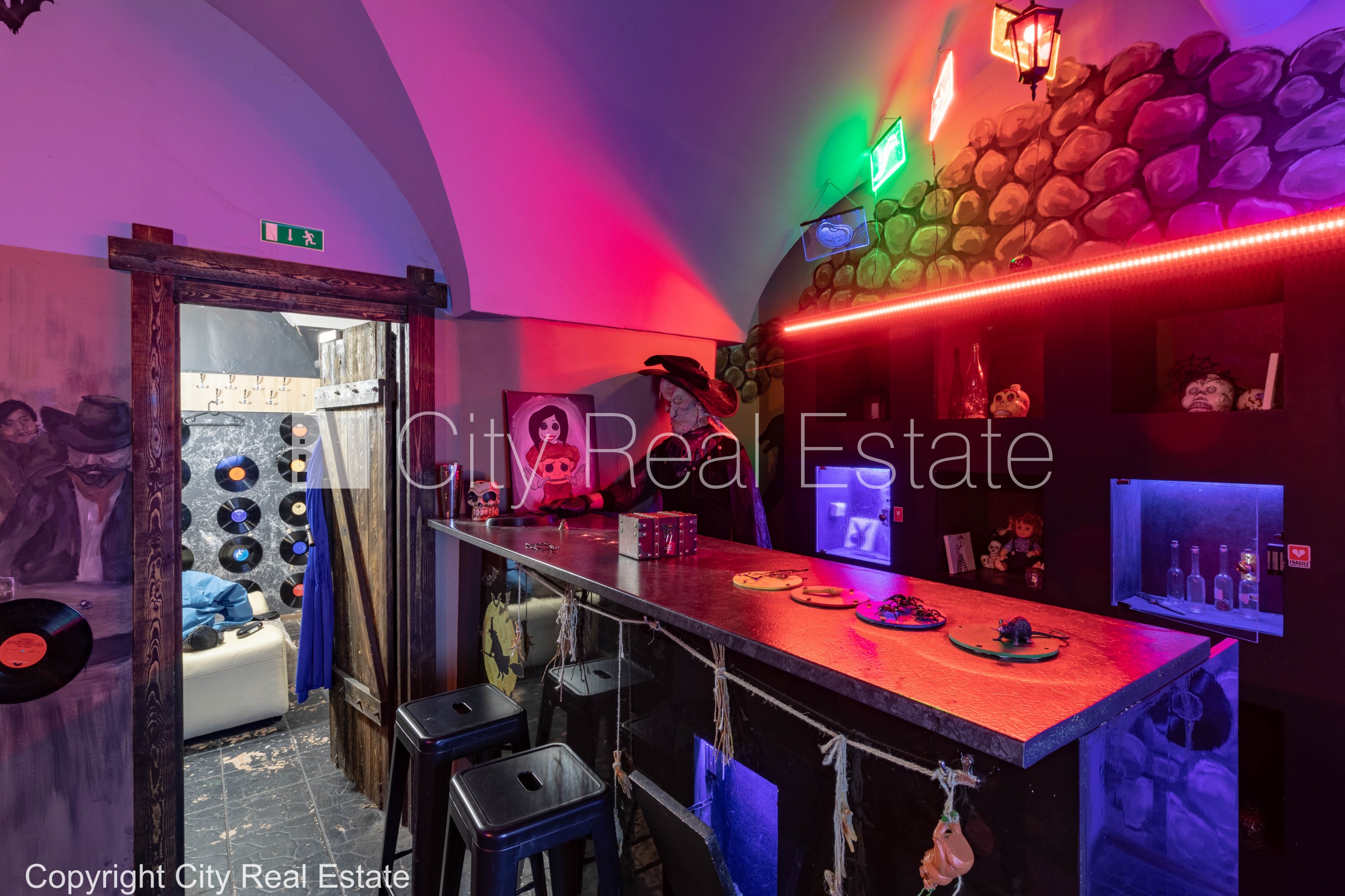 Sludinājumi. Restaurēta māja, bruģēts piebraucamais ceļš, ieeja no ielas, istabas izolētas 4 gab., centrālā Cena: 500 EUR/mēn Foto #3