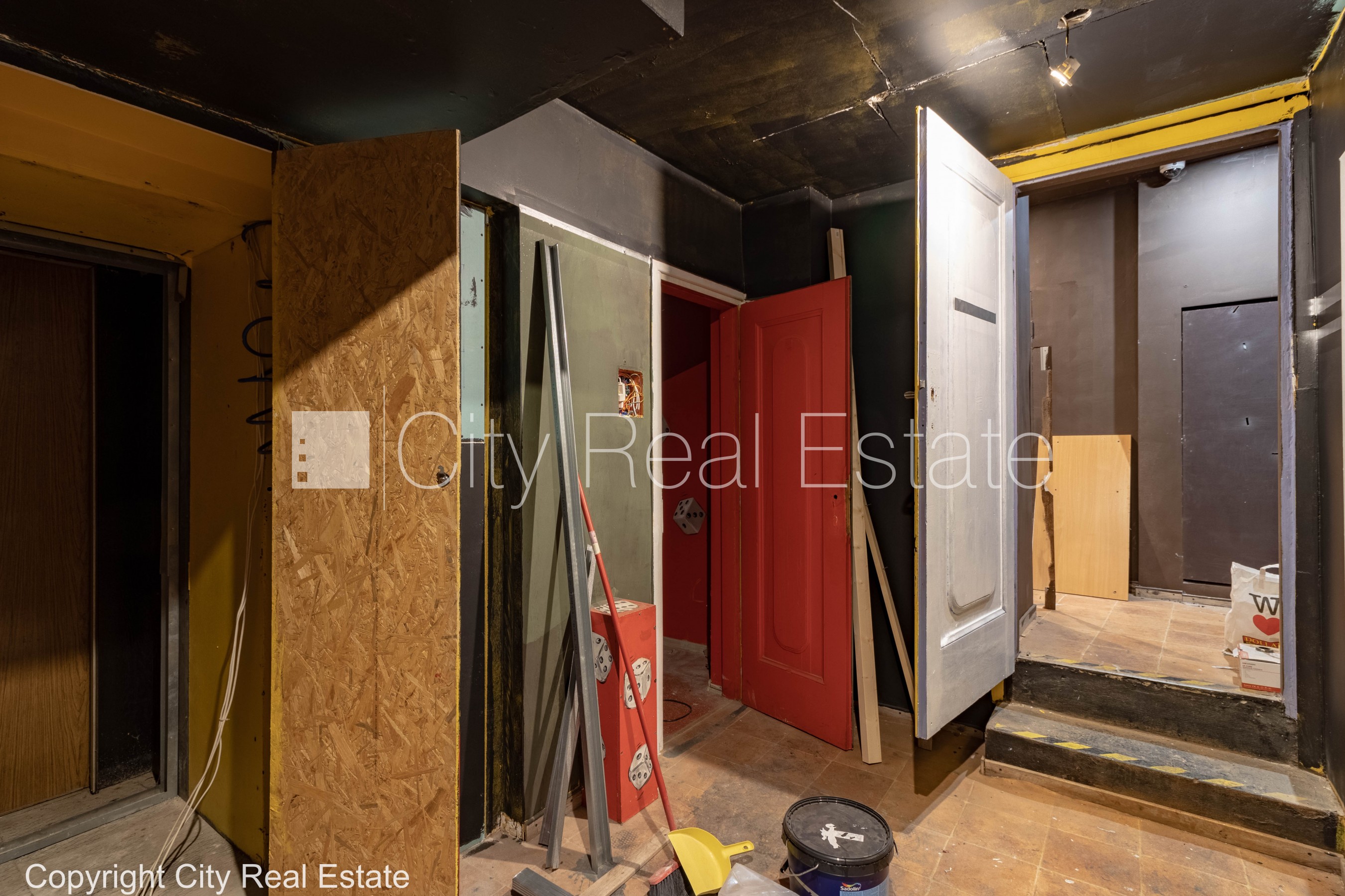 Sludinājumi. Restaurēta māja, bruģēts piebraucamais ceļš, ieeja no ielas, istabas izolētas 4 gab., centrālā Cena: 500 EUR/mēn Foto #17