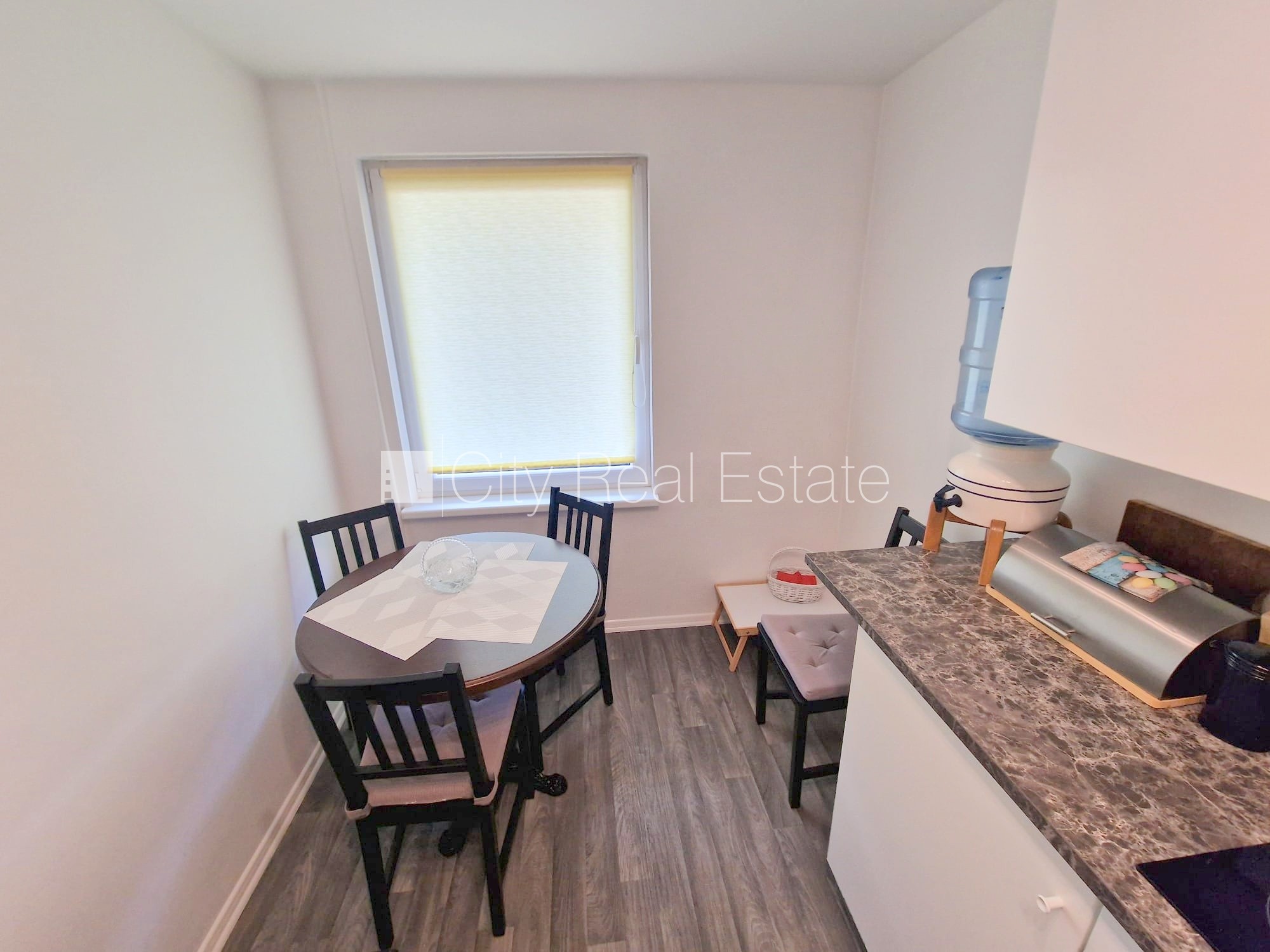 Sludinājumi. Zeme īpašumā, fasādes māja, ieeja no ielas, ir lifts, lodžija, logi vērsti uz pagalma pusi, plašs Cena: 34500 EUR Foto #5