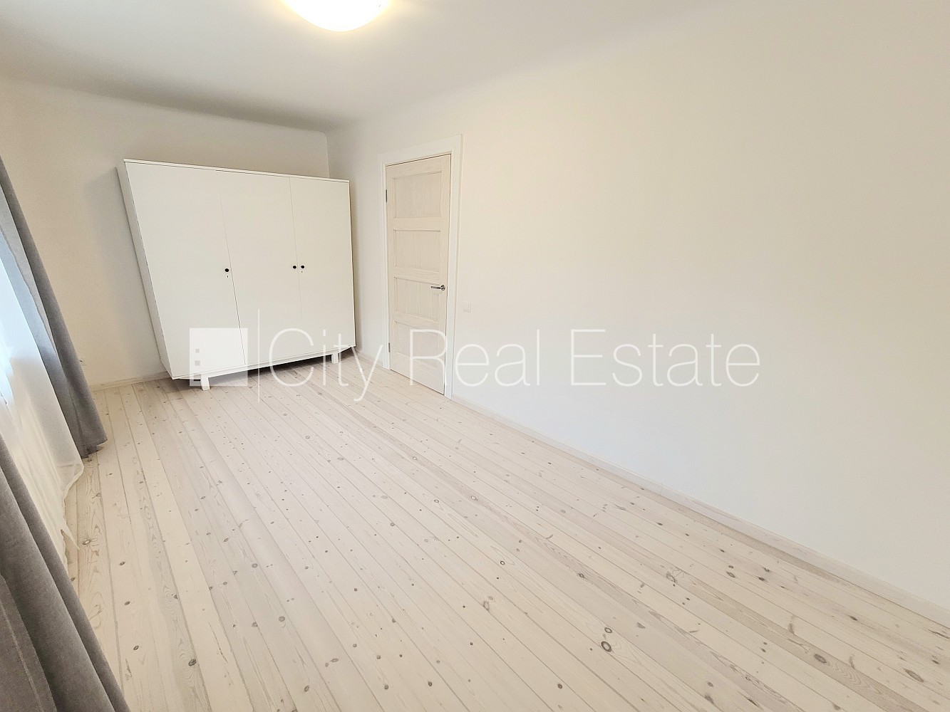 Объявление. Зеленая территория, бесплатная стоянка во дворе, лестничная клетка после косметического ремонта, Цена: 480 EUR/мес. Foto #11