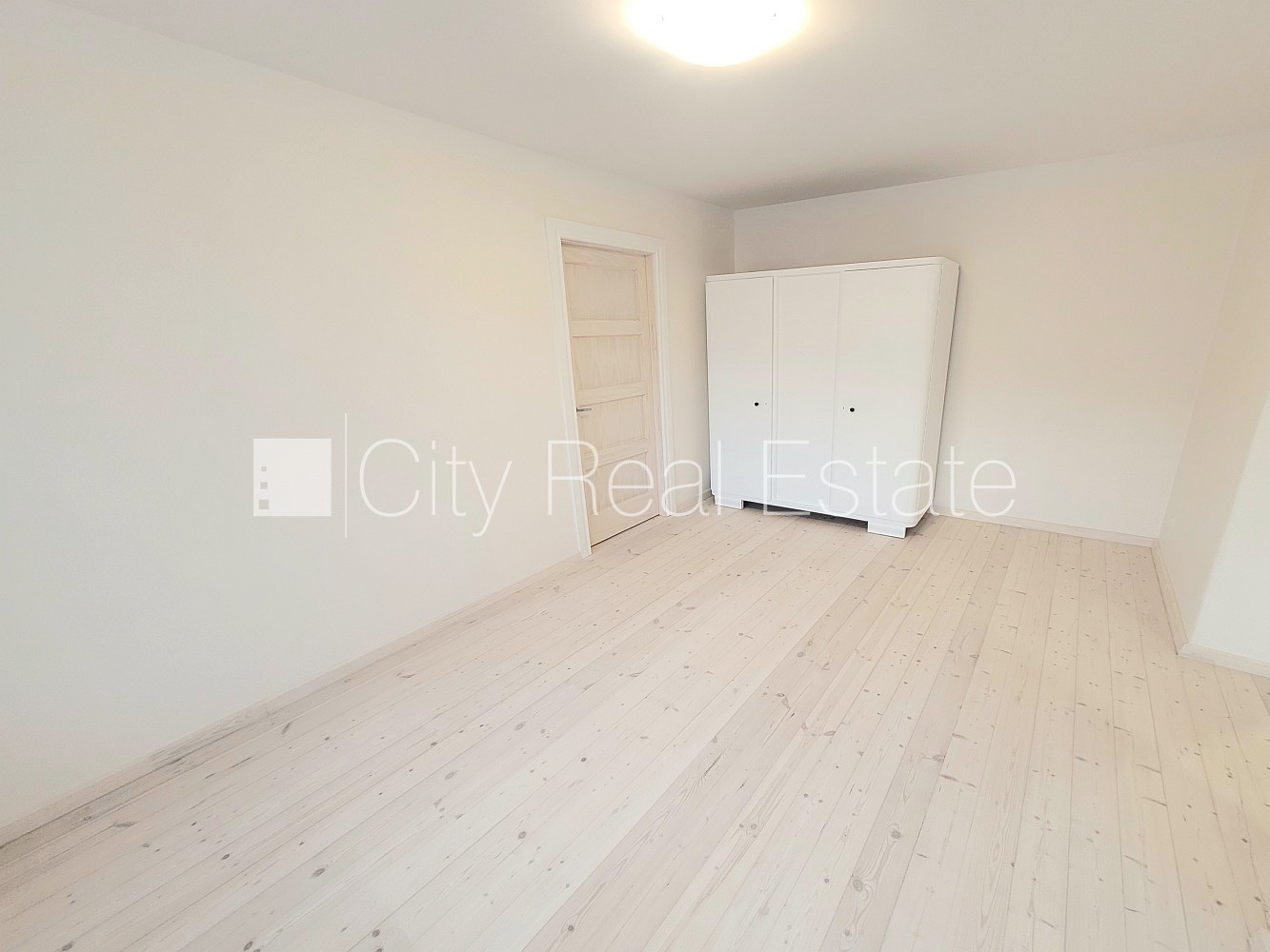 Объявление. Зеленая территория, бесплатная стоянка во дворе, лестничная клетка после косметического ремонта, Цена: 480 EUR/мес. Foto #10