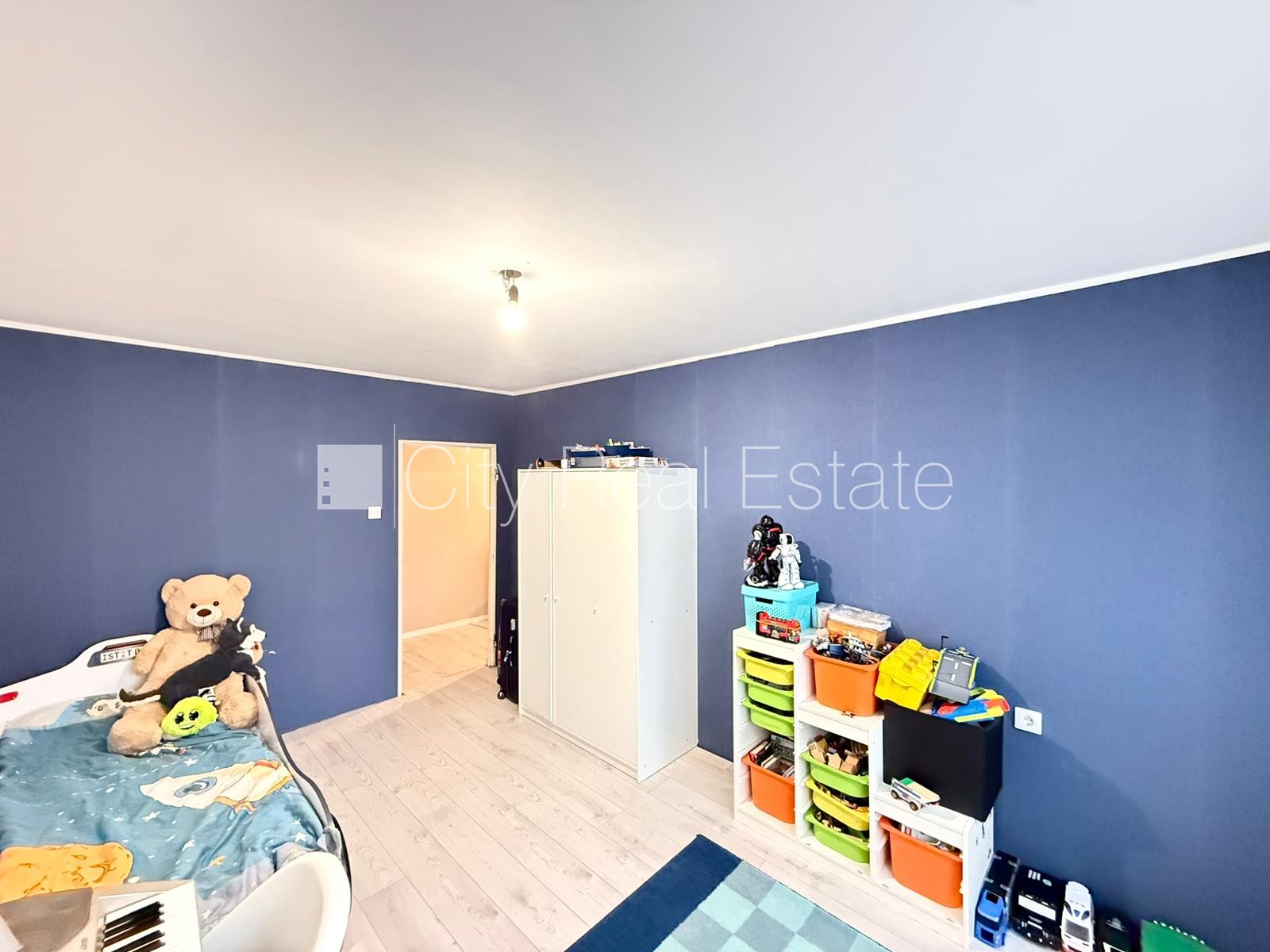 Sludinājumi. Pagalma ēka, labiekārtota apzaļumota teritorija, vieta vairākām automašīnām, teritorijas Cena: 51900 EUR Foto #7