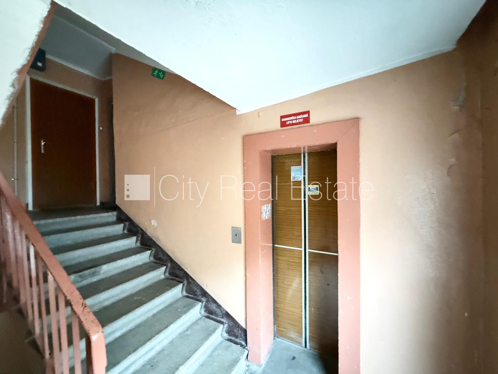 Sludinājumi. Pagalma ēka, labiekārtota apzaļumota teritorija, vieta vairākām automašīnām, teritorijas Cena: 51900 EUR Foto #13