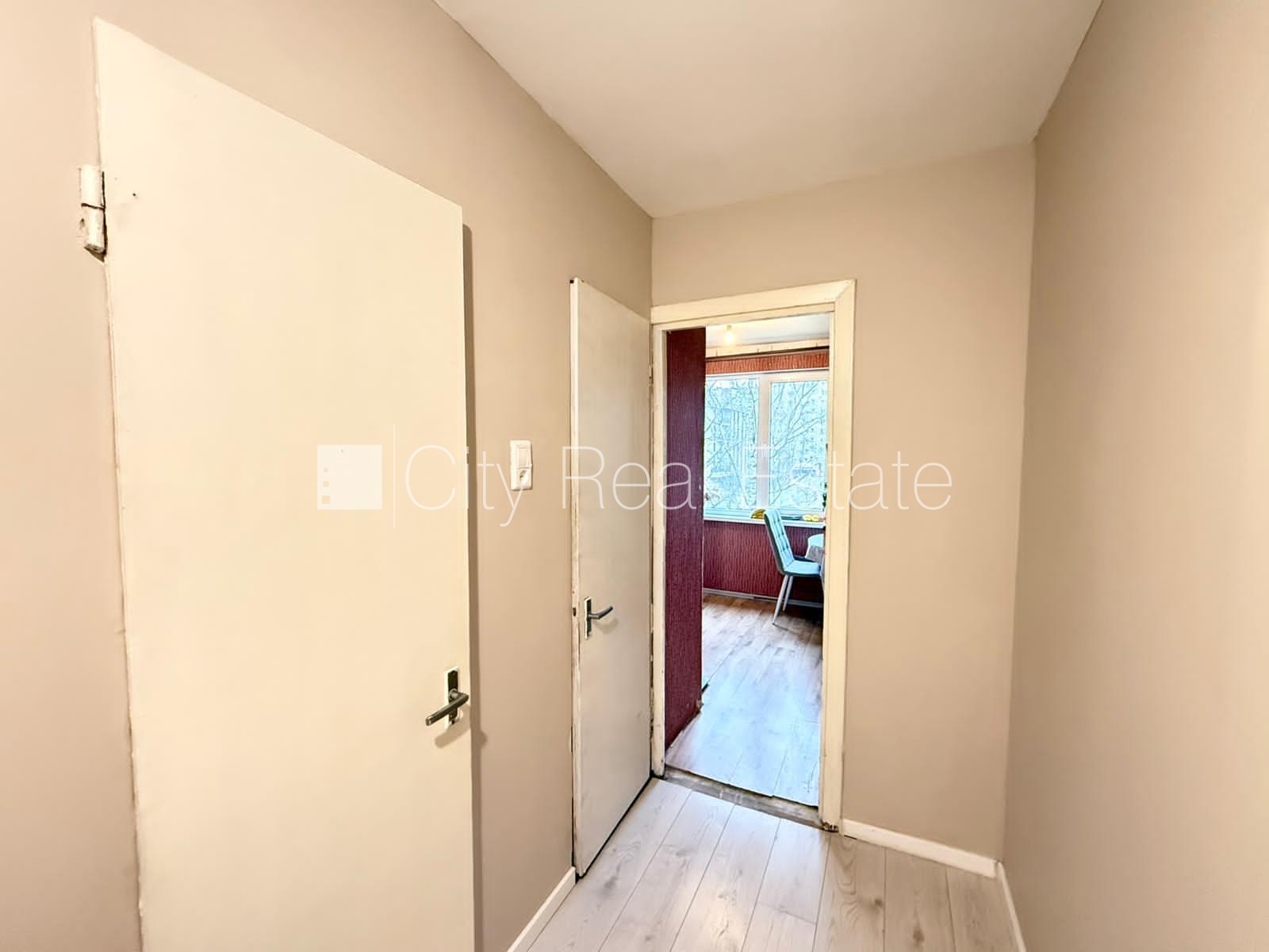 Sludinājumi. Pagalma ēka, labiekārtota apzaļumota teritorija, vieta vairākām automašīnām, teritorijas Cena: 51900 EUR Foto #8