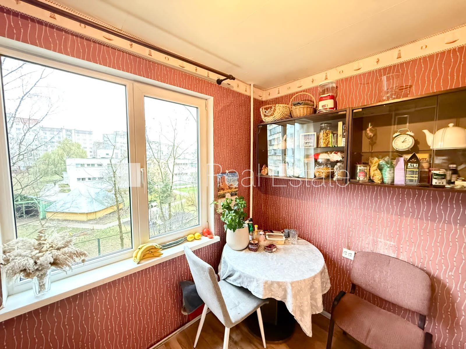 Sludinājumi. Pagalma ēka, labiekārtota apzaļumota teritorija, vieta vairākām automašīnām, teritorijas Cena: 51900 EUR Foto #5