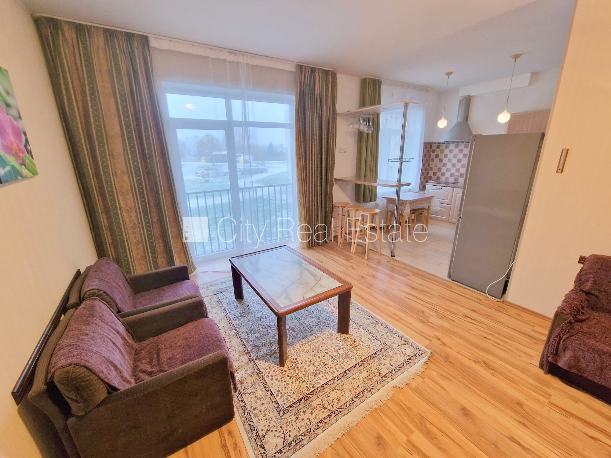 Sludinājumi. Jaunceltne, labiekārtots apzaļumots pagalms, vieta automašīnai, ieeja no ielas, kāpņu telpa pēc Cena: 420 EUR/mēn Foto #3