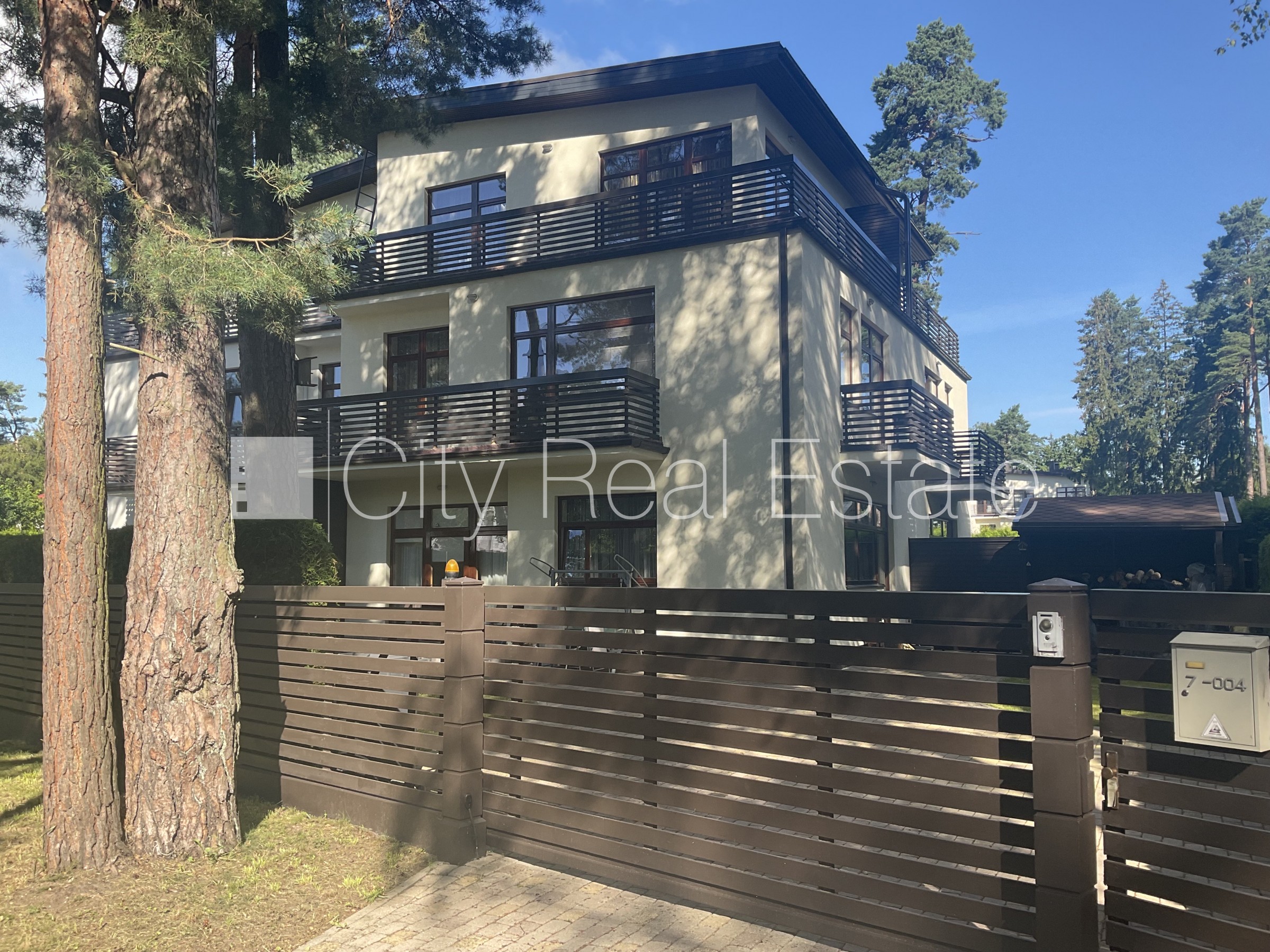 Sludinājumi. Dzīvokļu skaits ēkā  4 gab., keramzīta bloku sienas 0,42 cm, zaļā teritorija, slēgts pagalms, Cena: 297000 EUR Foto #1