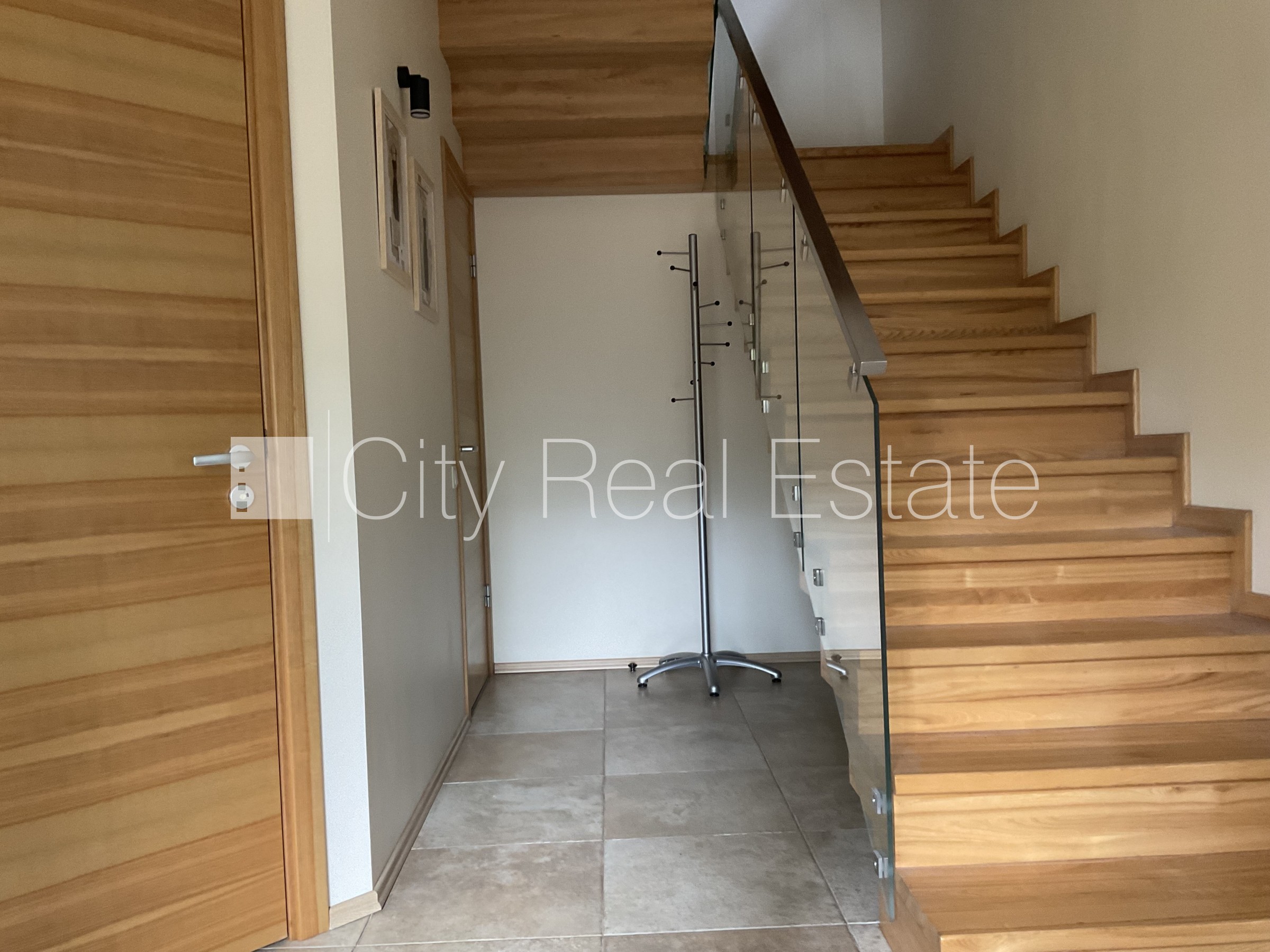 Sludinājumi. Dzīvokļu skaits ēkā  4 gab., keramzīta bloku sienas 0,42 cm, zaļā teritorija, slēgts pagalms, Cena: 297000 EUR Foto #11