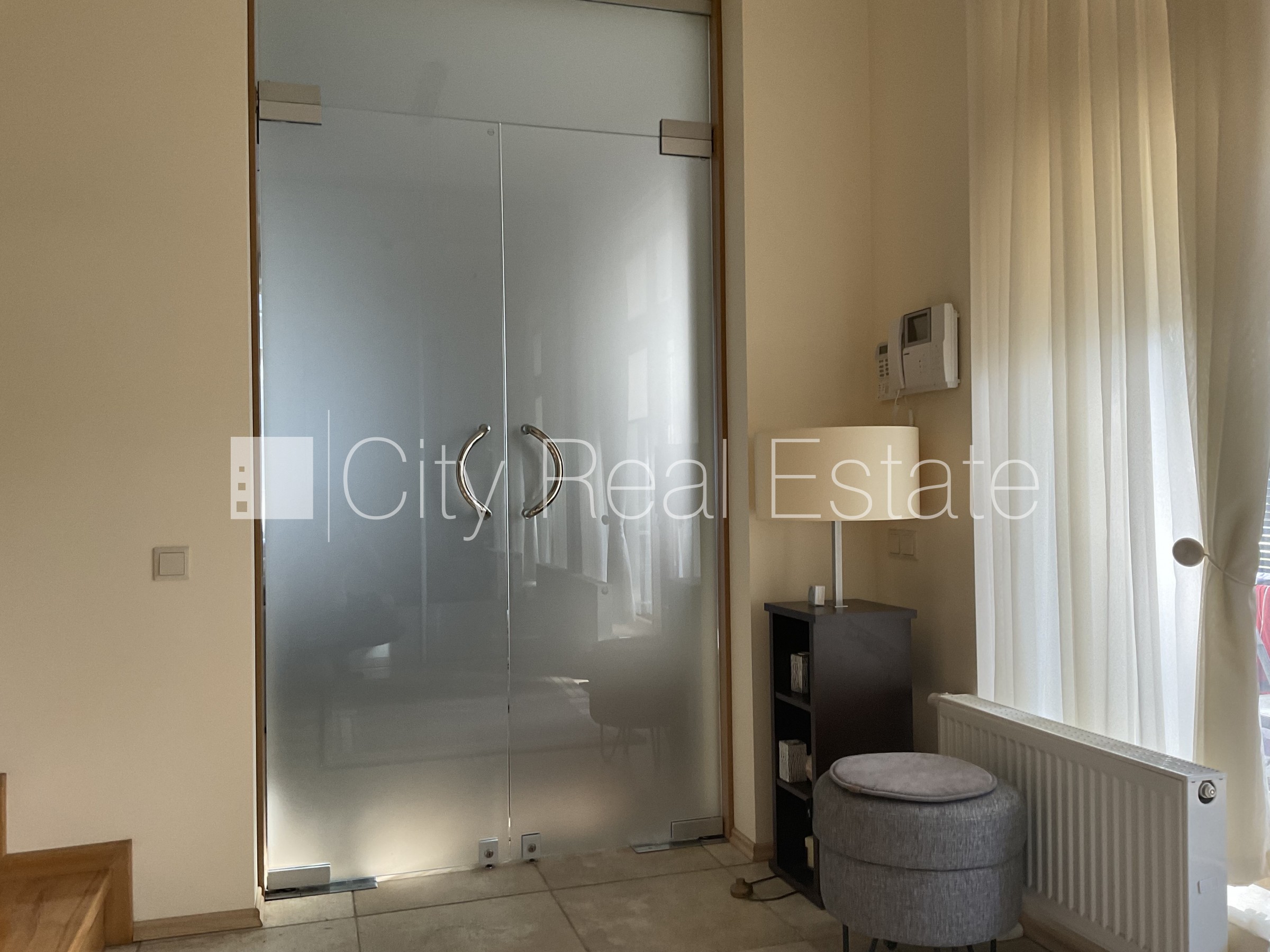 Sludinājumi. Dzīvokļu skaits ēkā  4 gab., keramzīta bloku sienas 0,42 cm, zaļā teritorija, slēgts pagalms, Cena: 297000 EUR Foto #7