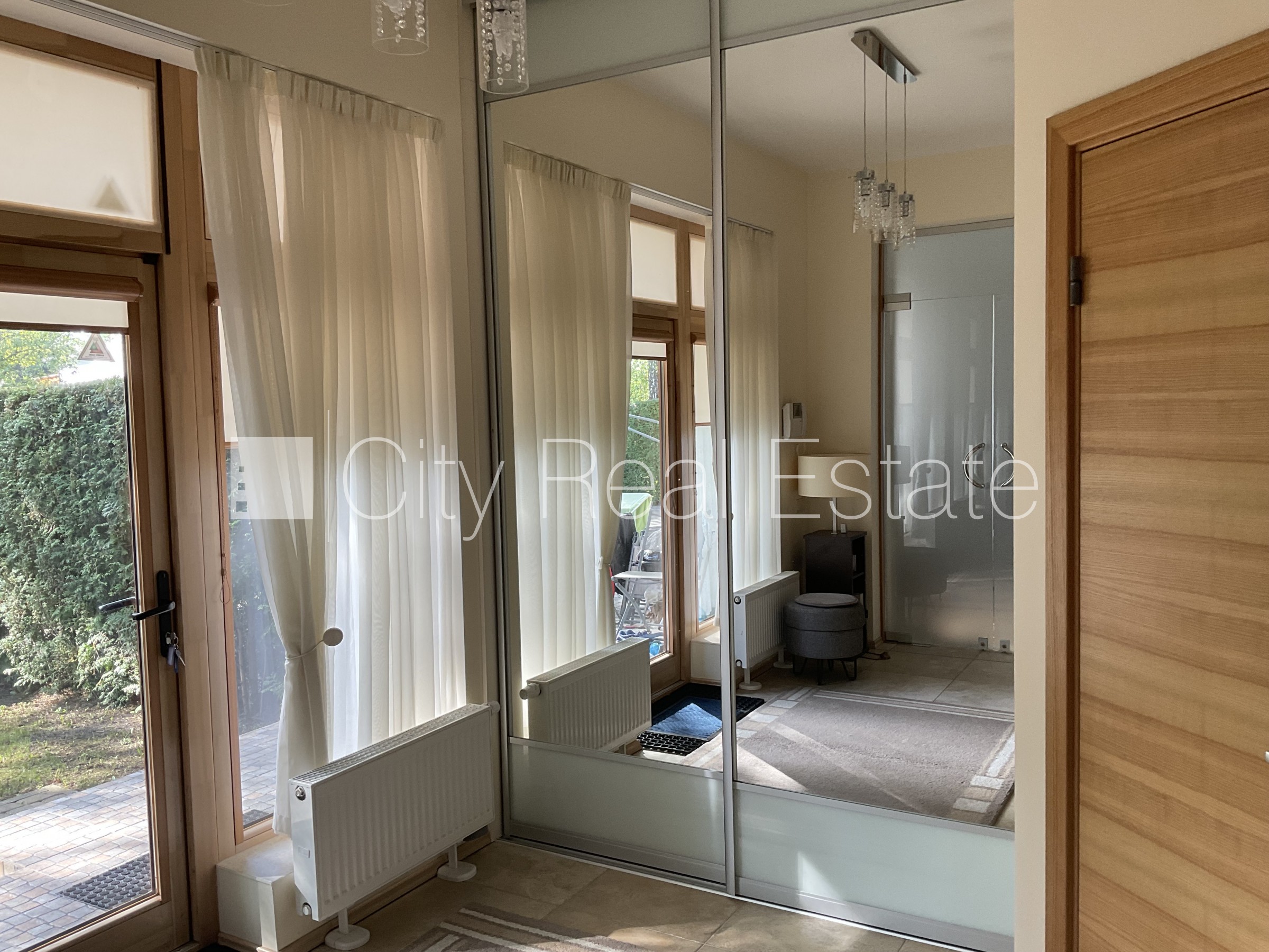 Sludinājumi. Dzīvokļu skaits ēkā  4 gab., keramzīta bloku sienas 0,42 cm, zaļā teritorija, slēgts pagalms, Cena: 297000 EUR Foto #4