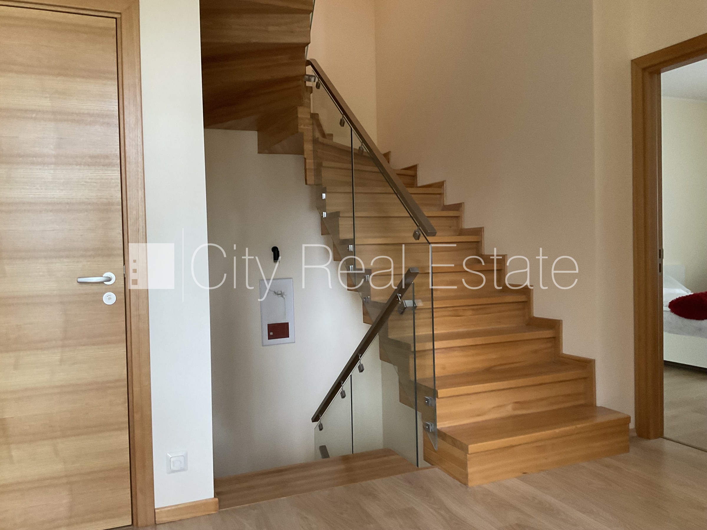 Sludinājumi. Dzīvokļu skaits ēkā  4 gab., keramzīta bloku sienas 0,42 cm, zaļā teritorija, slēgts pagalms, Cena: 297000 EUR Foto #21