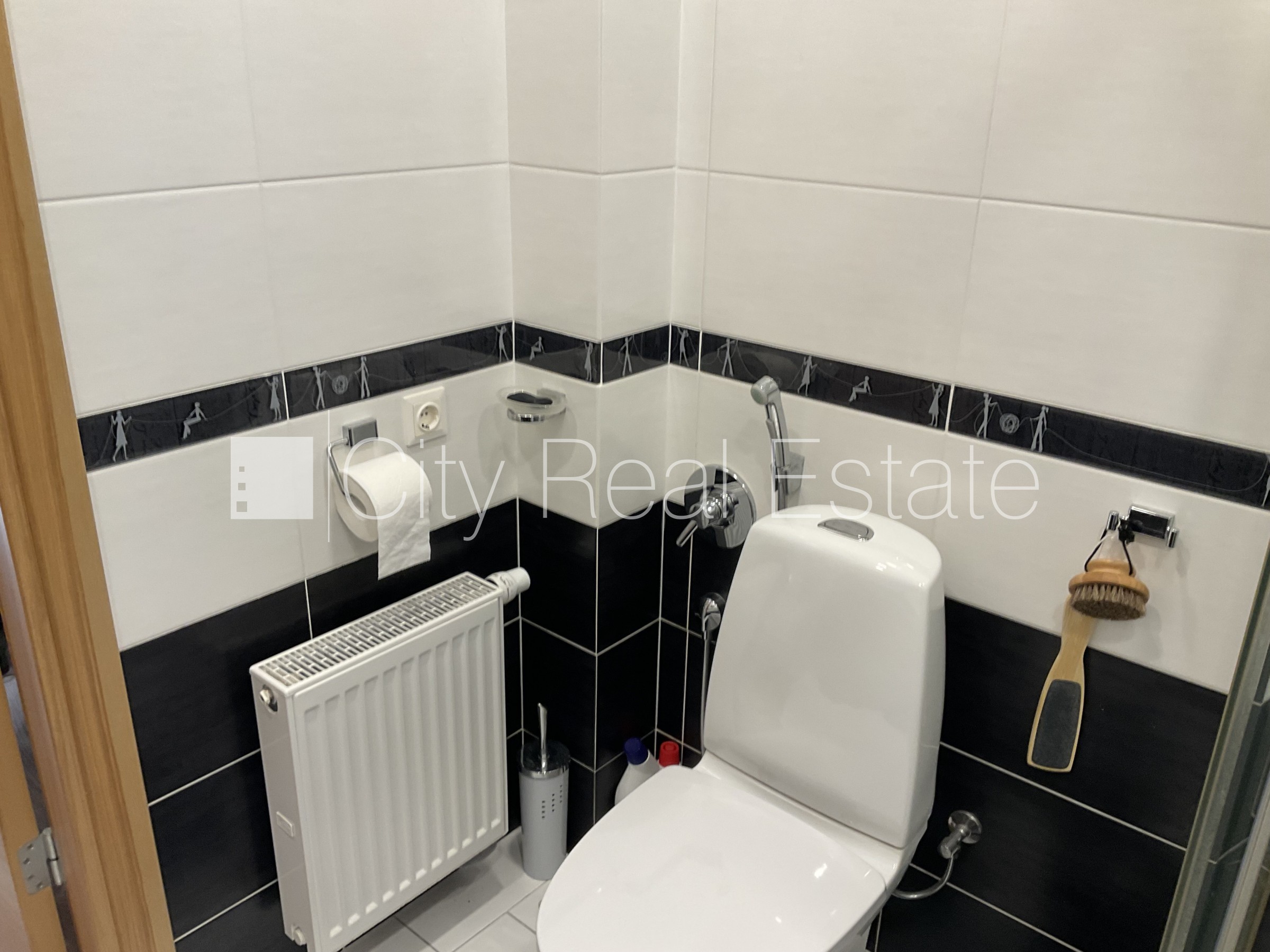 Sludinājumi. Dzīvokļu skaits ēkā  4 gab., keramzīta bloku sienas 0,42 cm, zaļā teritorija, slēgts pagalms, Cena: 297000 EUR Foto #23