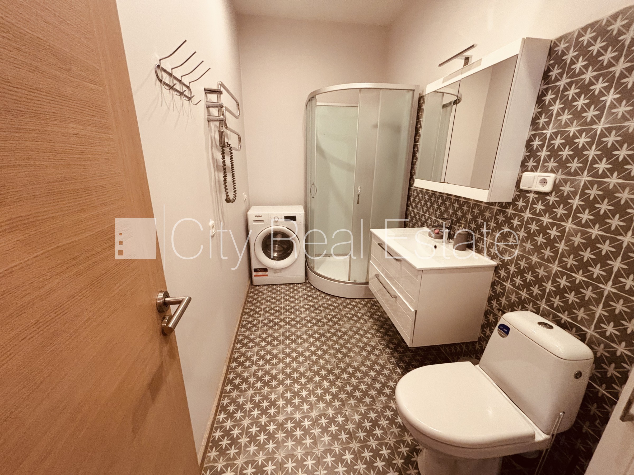 Sludinājumi. Logi vērsti uz ielas pusi, plašs skats no loga, mājā mainīta jauna elektroinstalācija, mājā Cena: 500 EUR/mēn Foto #8