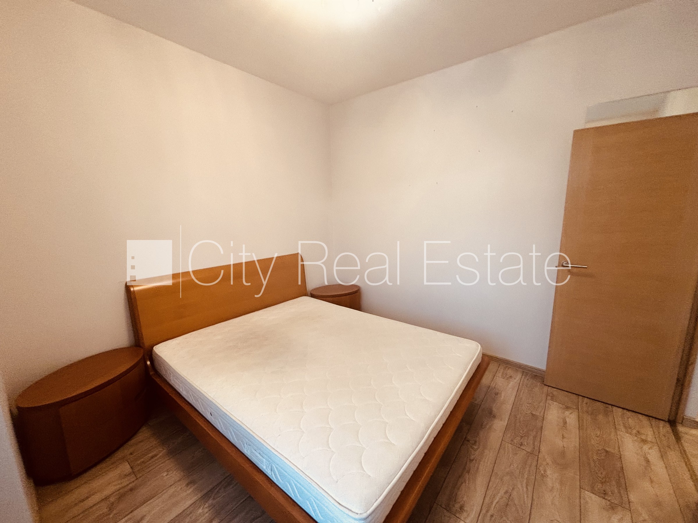 Sludinājumi. Logi vērsti uz ielas pusi, plašs skats no loga, mājā mainīta jauna elektroinstalācija, mājā Cena: 500 EUR/mēn Foto #7