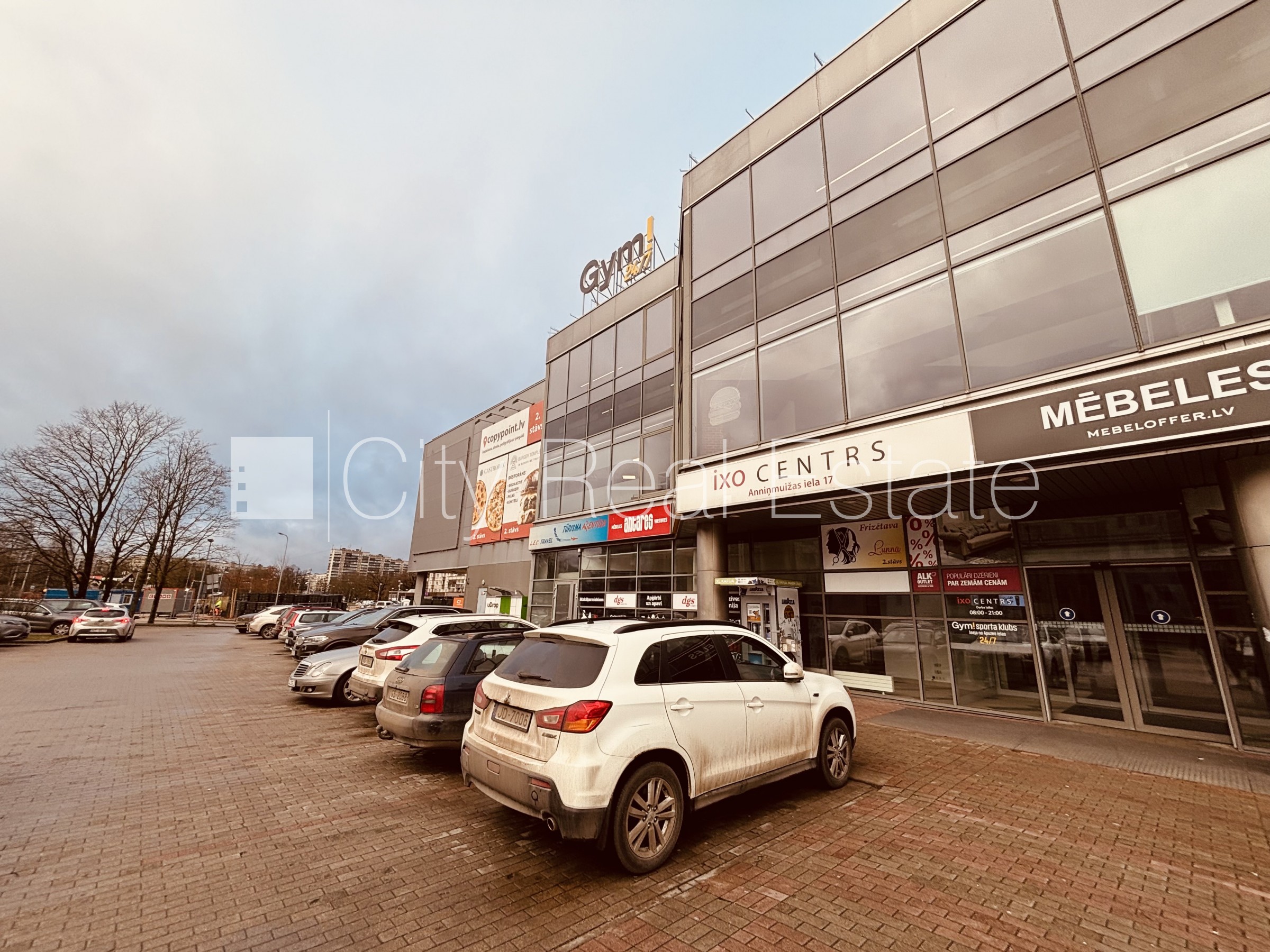 Sludinājumi. Vieta vairākām automašīnām, ieeja no ielas un pagalma, gaisa kondicionēšanas sistēma, centrālā Cena: 4000 EUR/mēn Foto #8